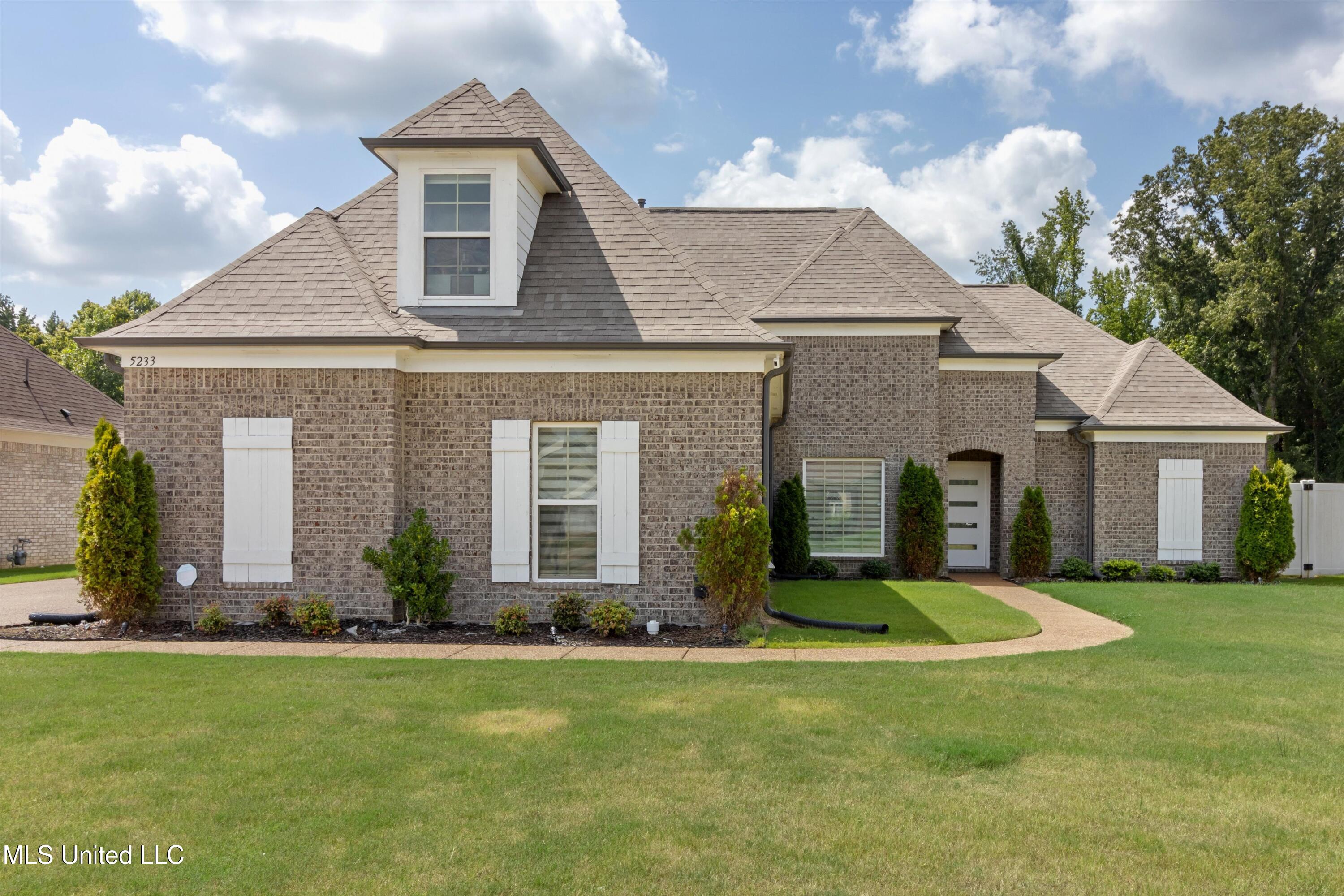 5233 E Nail Road Property Photo 1