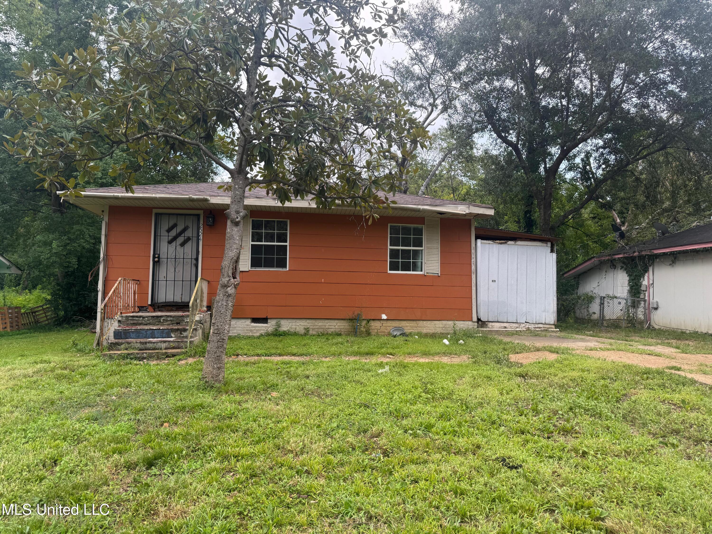 2524 Coronet Place Property Photo 1