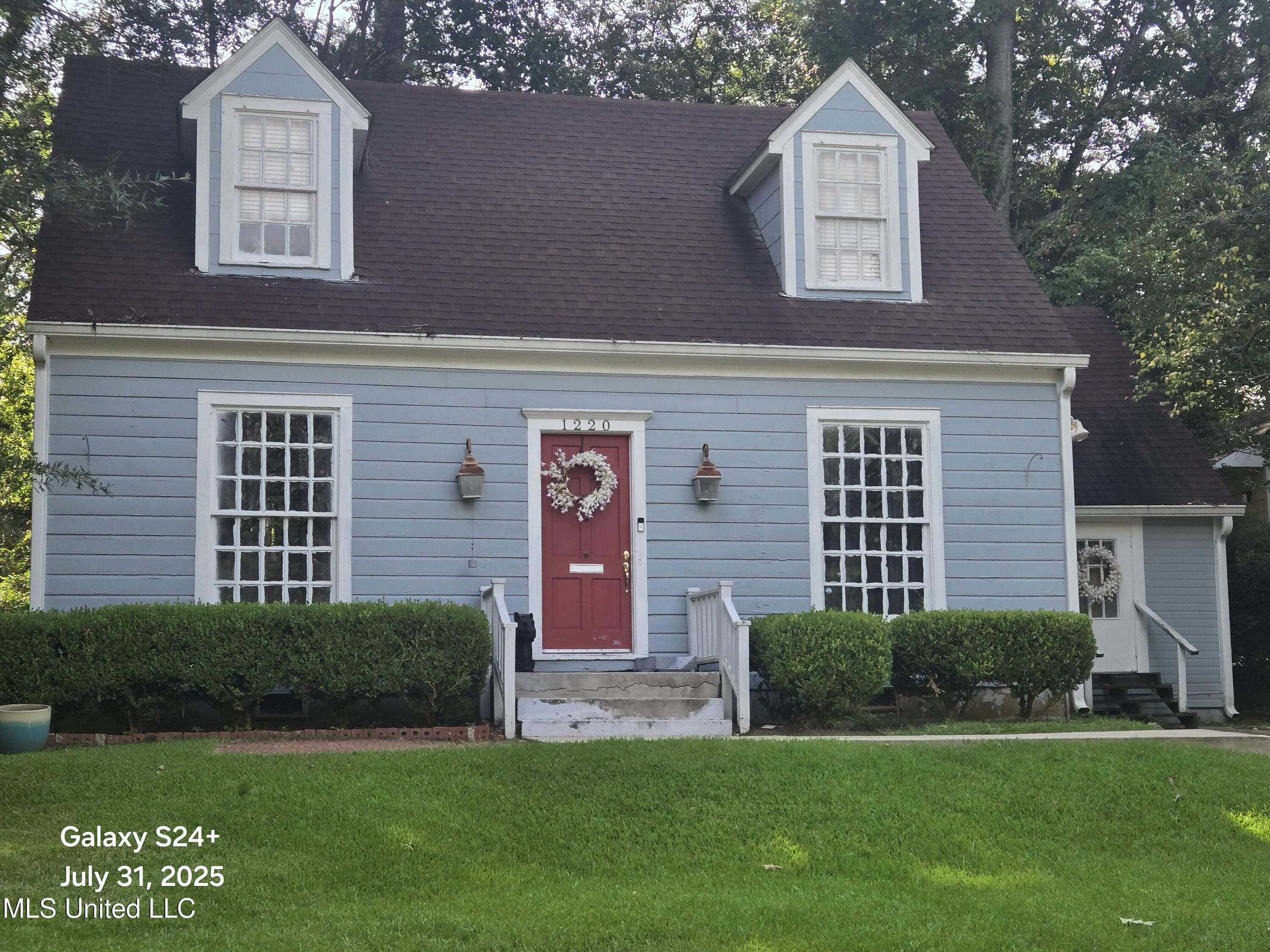 1220 Linden Place Property Photo 1