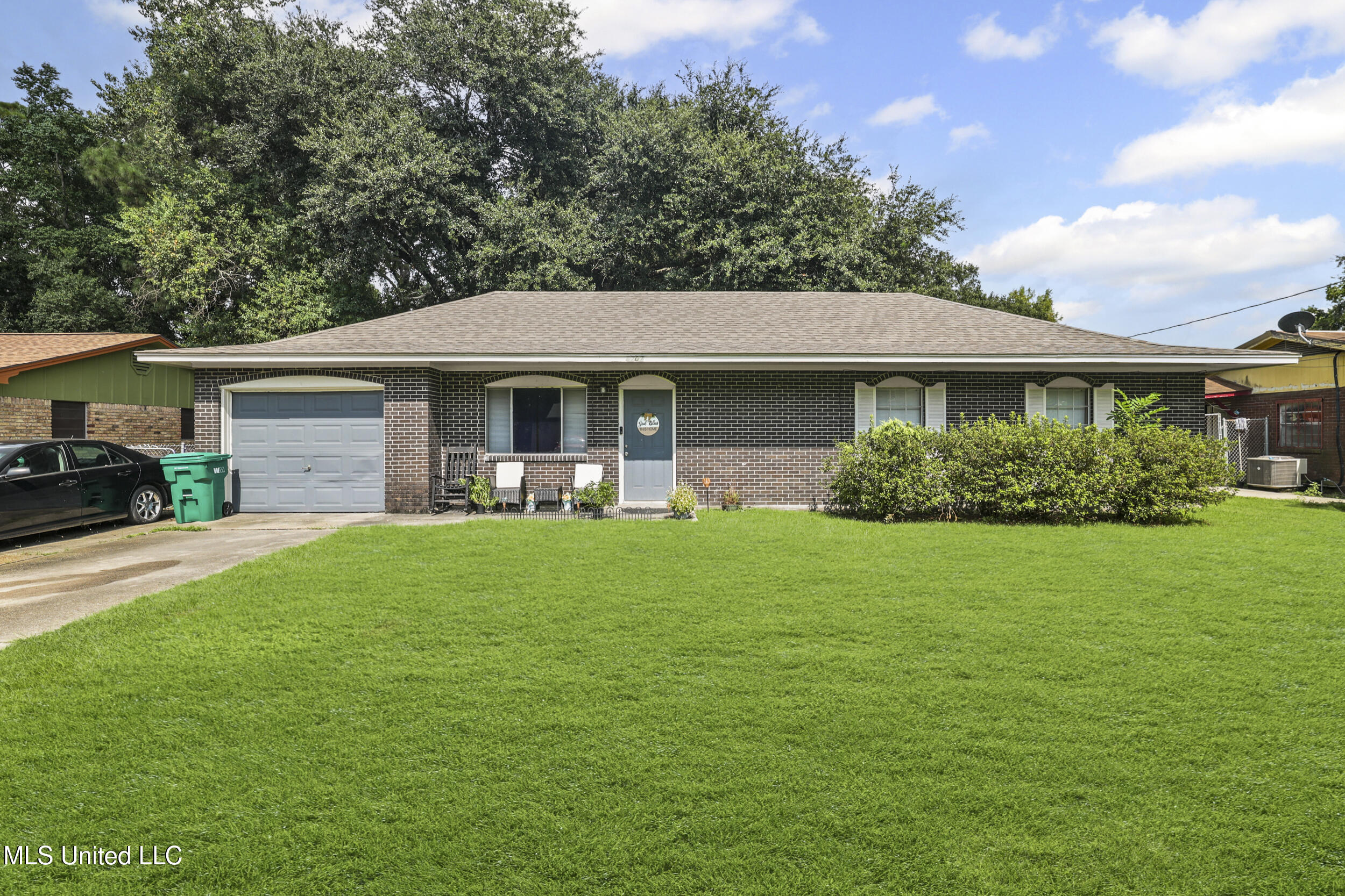 5707 Eastwood Drive Property Photo 1