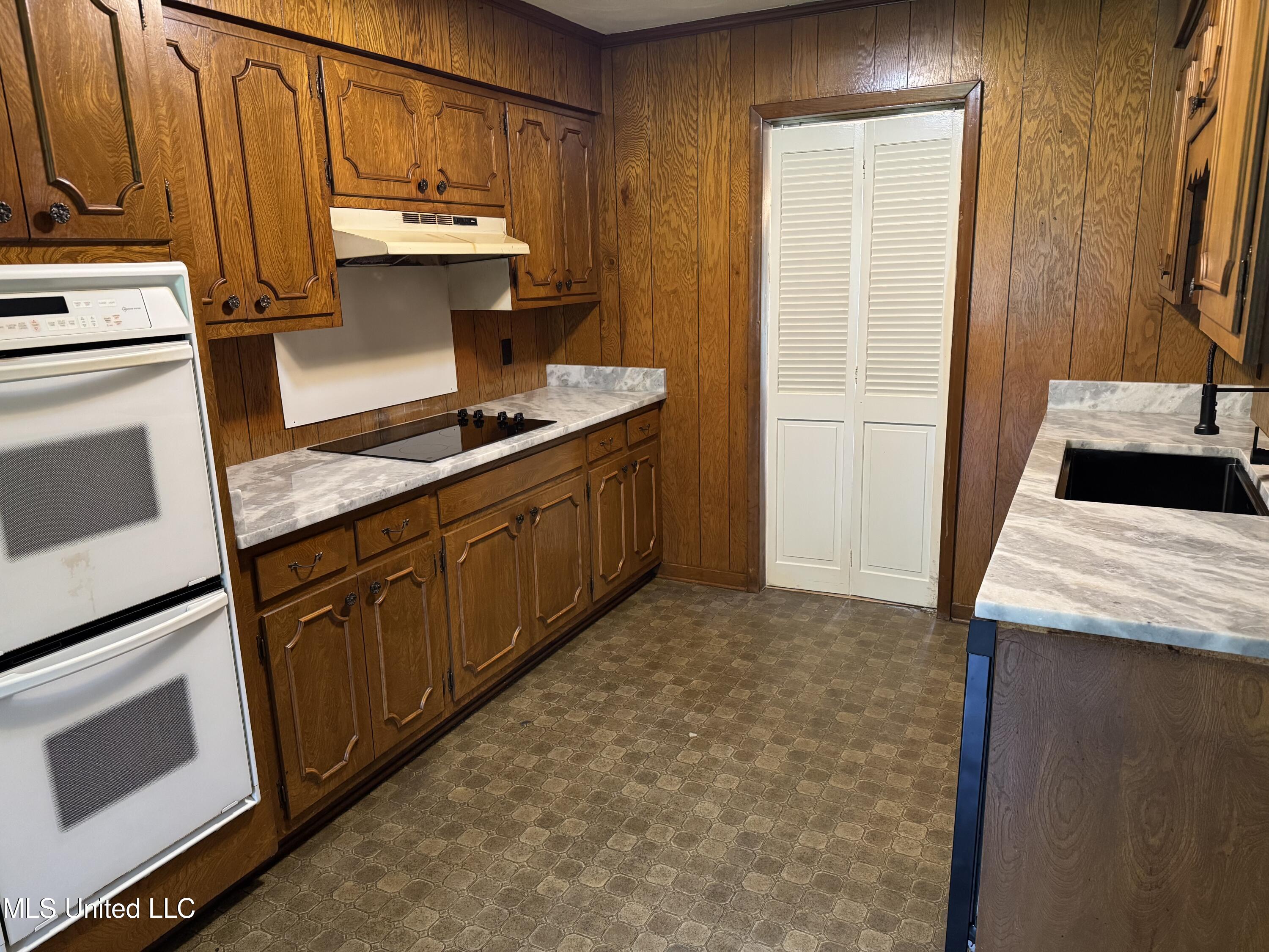 6202 Whitestone Road Property Photo 5