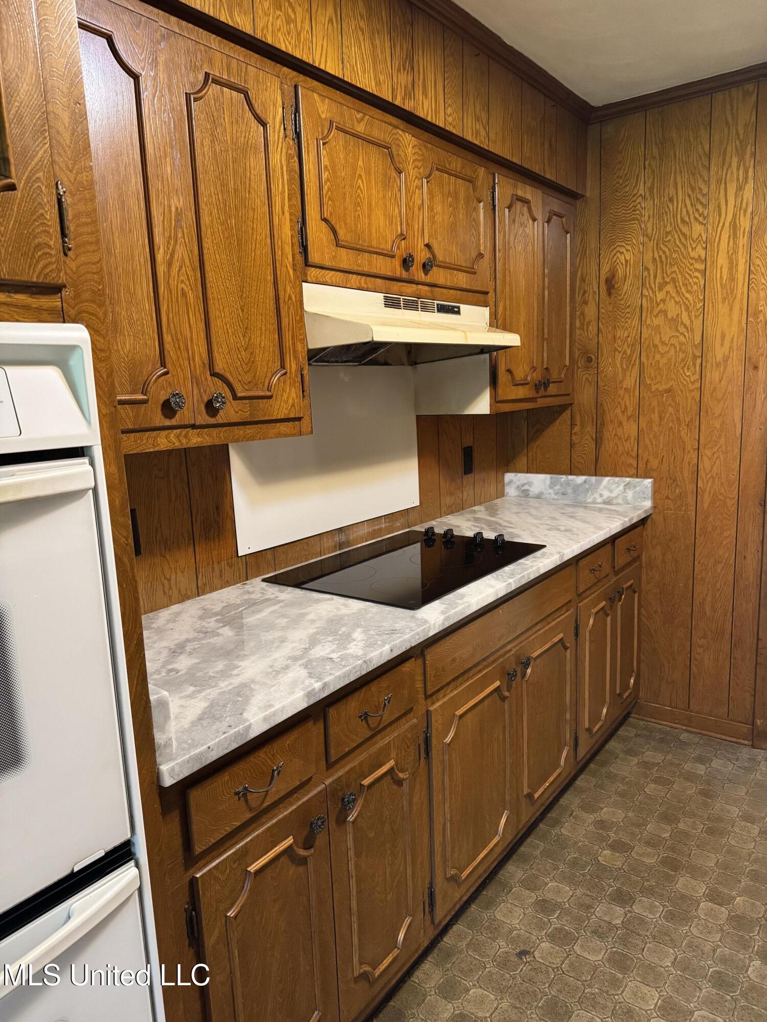 6202 Whitestone Road Property Photo 6