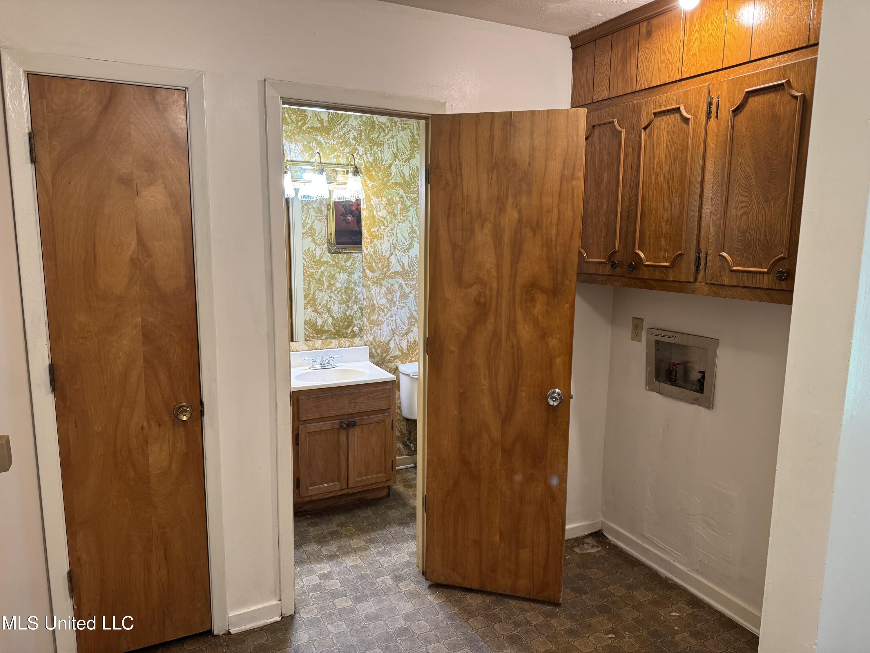 6202 Whitestone Road Property Photo 9