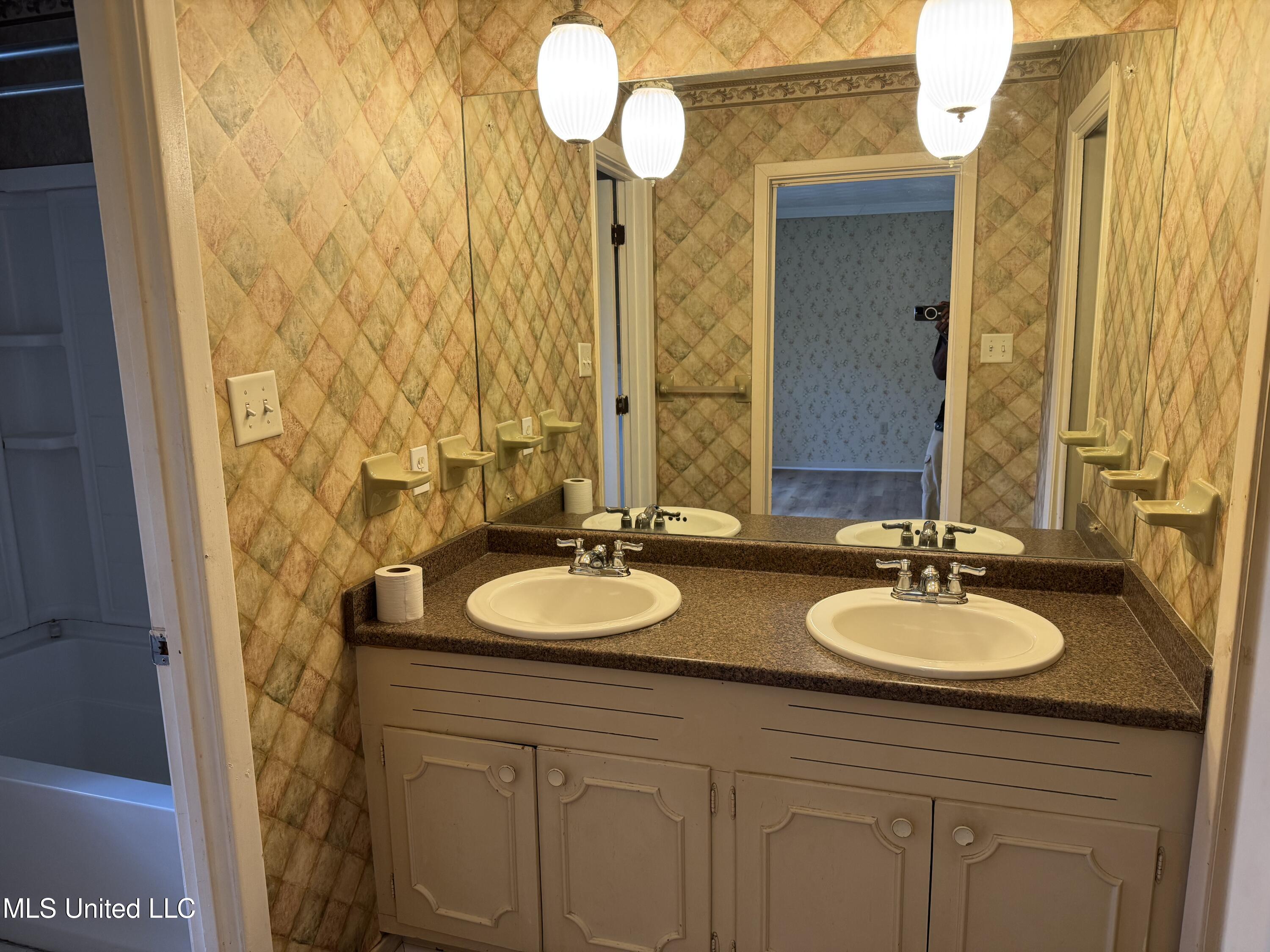 6202 Whitestone Road Property Photo 17