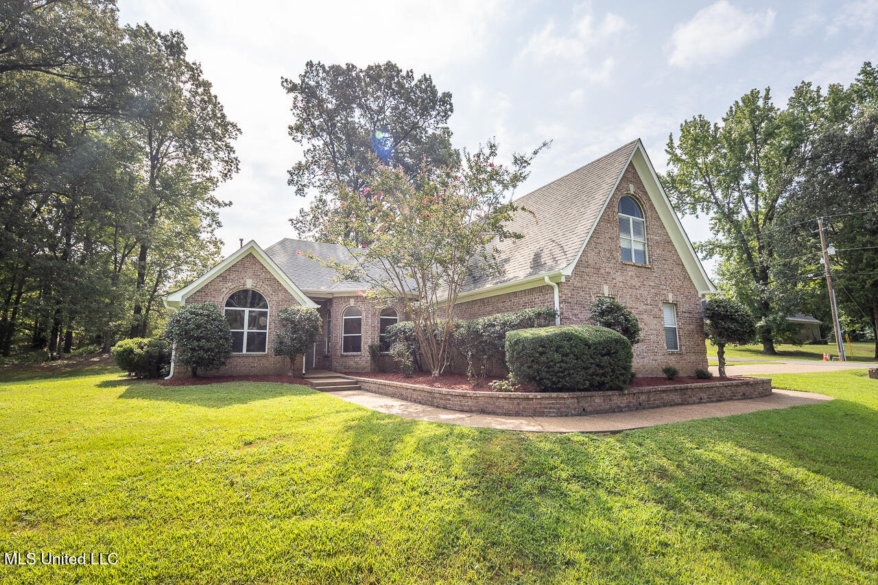 7846 Holly Ridge Drive Property Photo 2