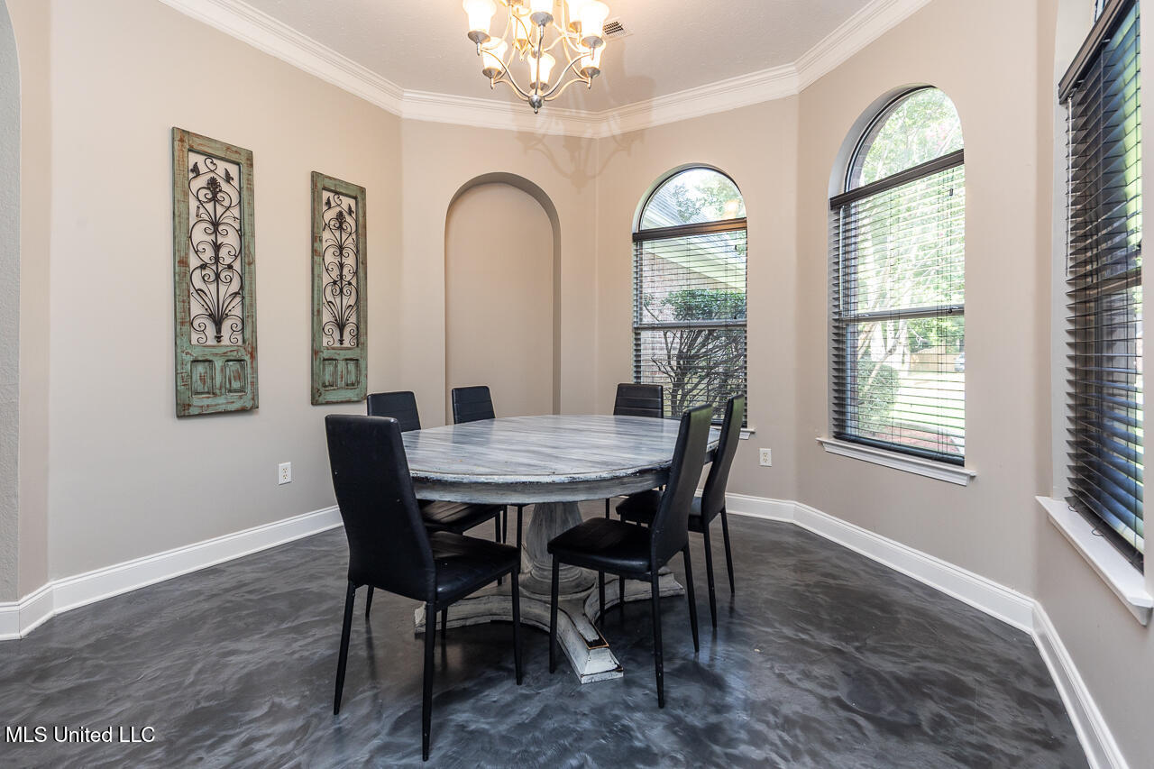 7846 Holly Ridge Drive Property Photo 6