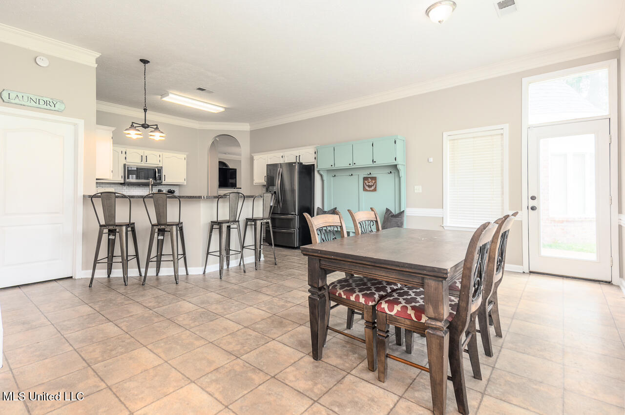 7846 Holly Ridge Drive Property Photo 10