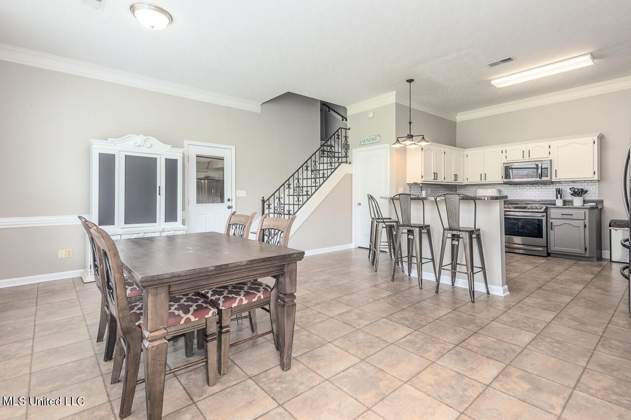 7846 Holly Ridge Drive Property Photo 11