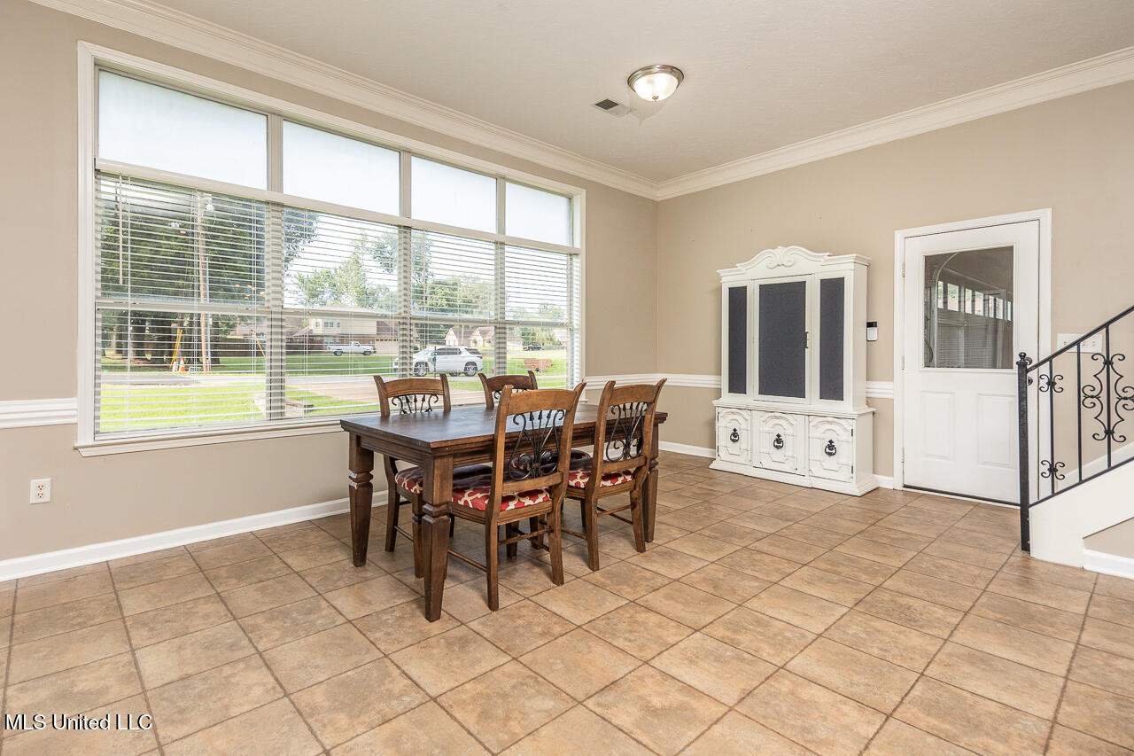 7846 Holly Ridge Drive Property Photo 12