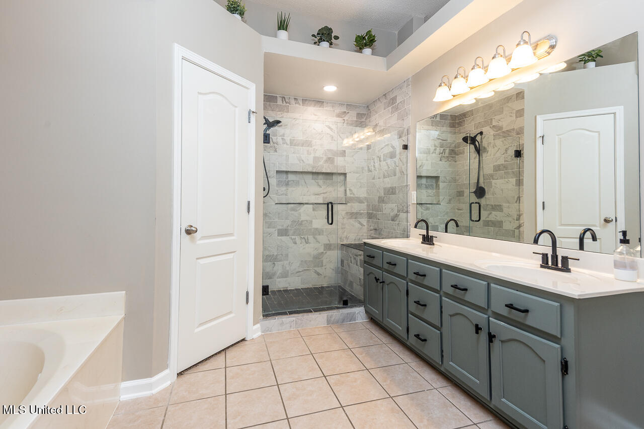 7846 Holly Ridge Drive Property Photo 14