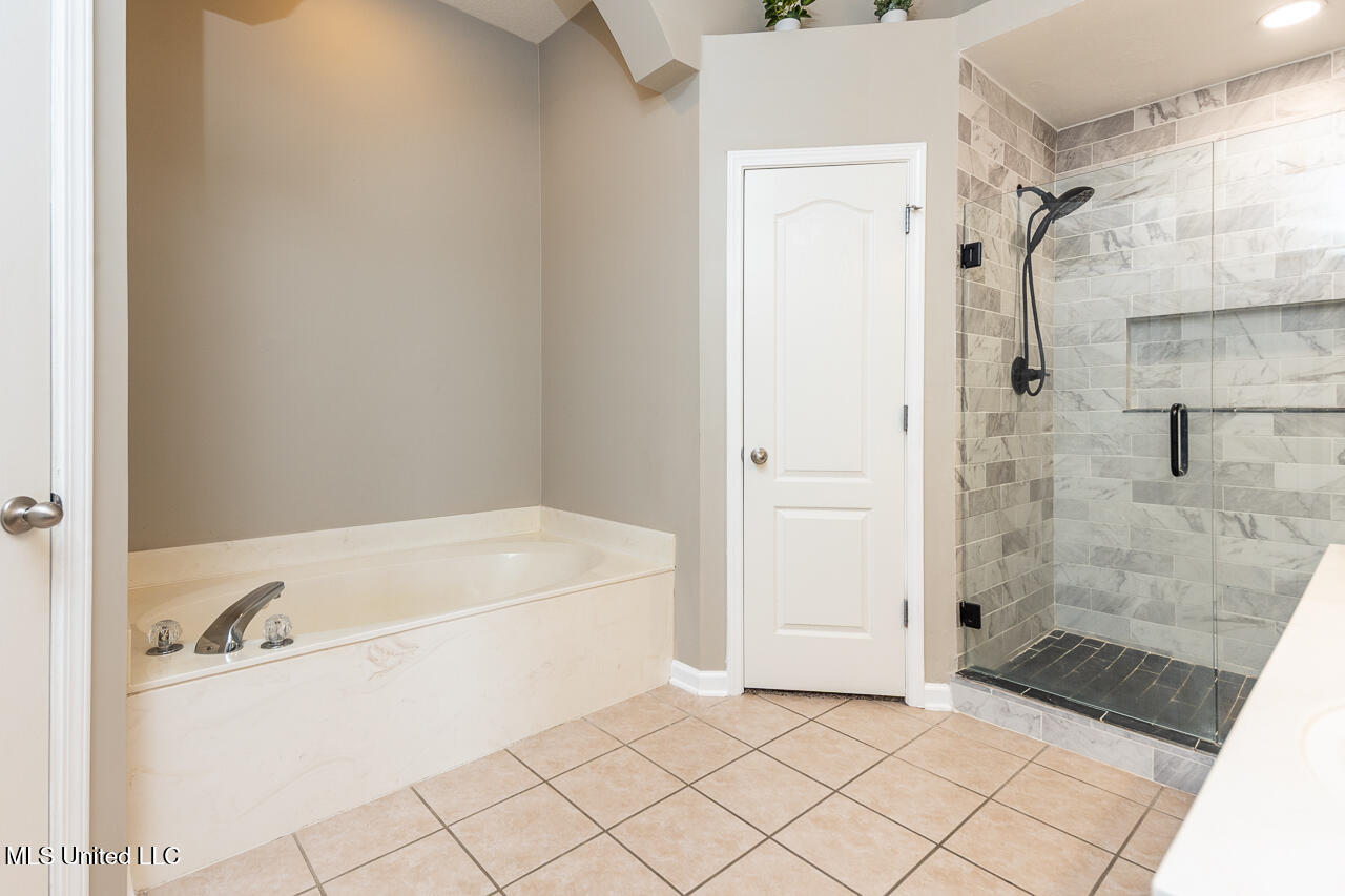 7846 Holly Ridge Drive Property Photo 15