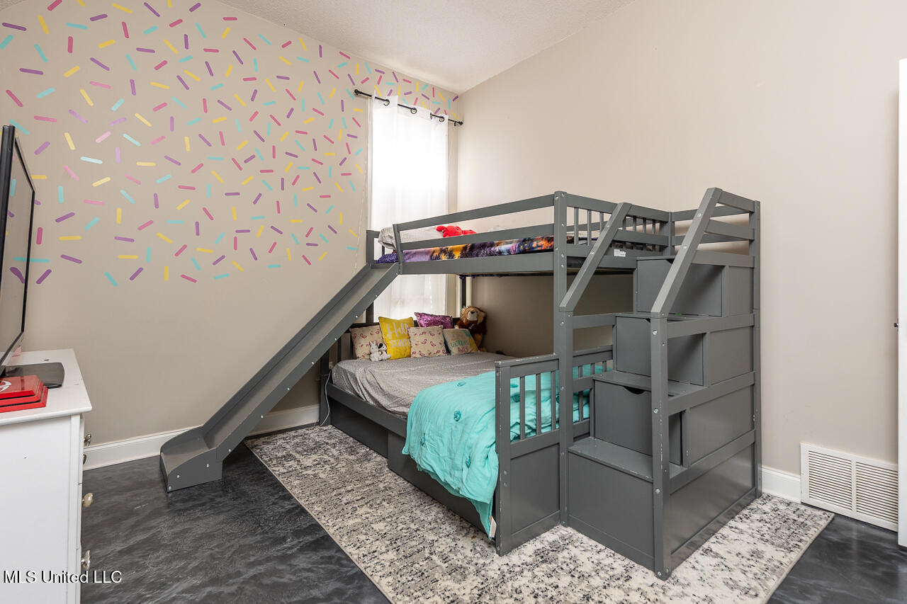 7846 Holly Ridge Drive Property Photo 16