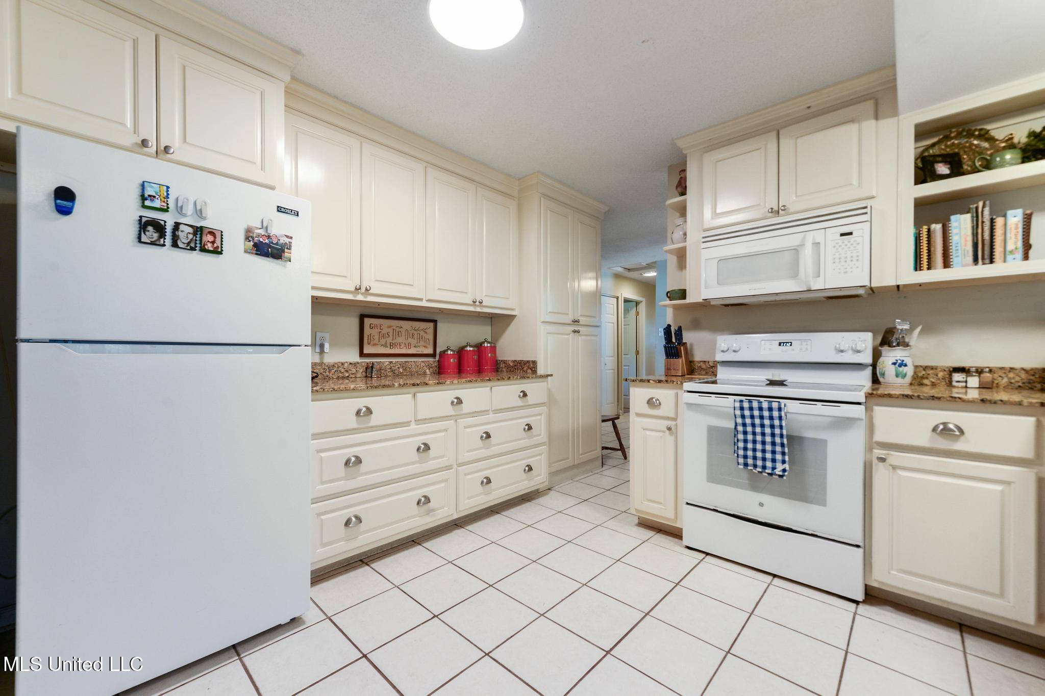 1912 Woodmont Street Property Photo 9