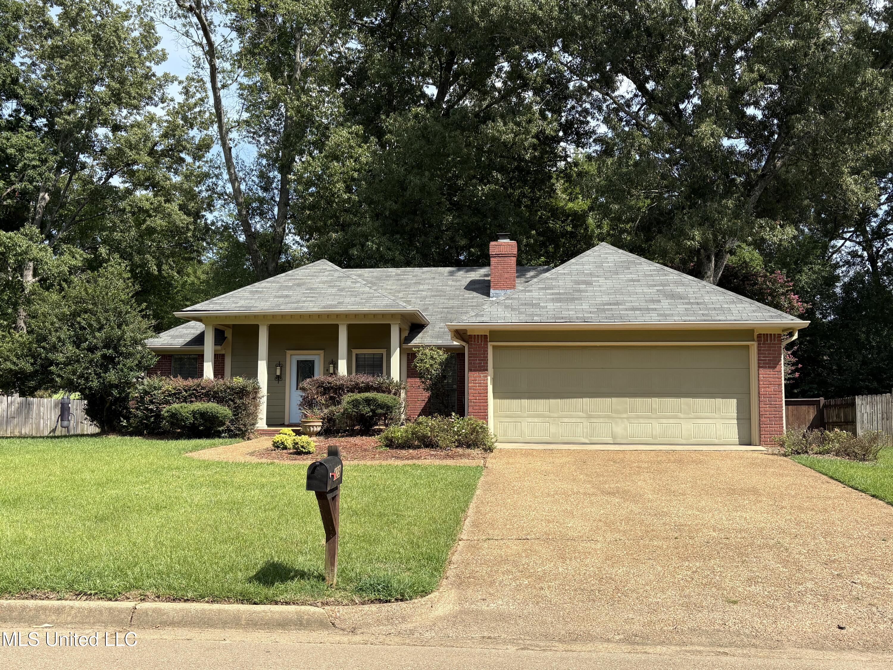429 Brentwood Drive Property Photo 1
