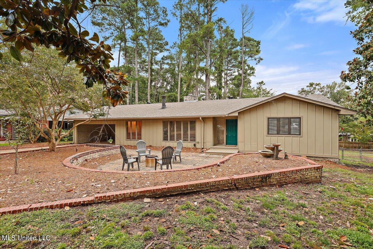 2009 Southwood Road Property Photo 1