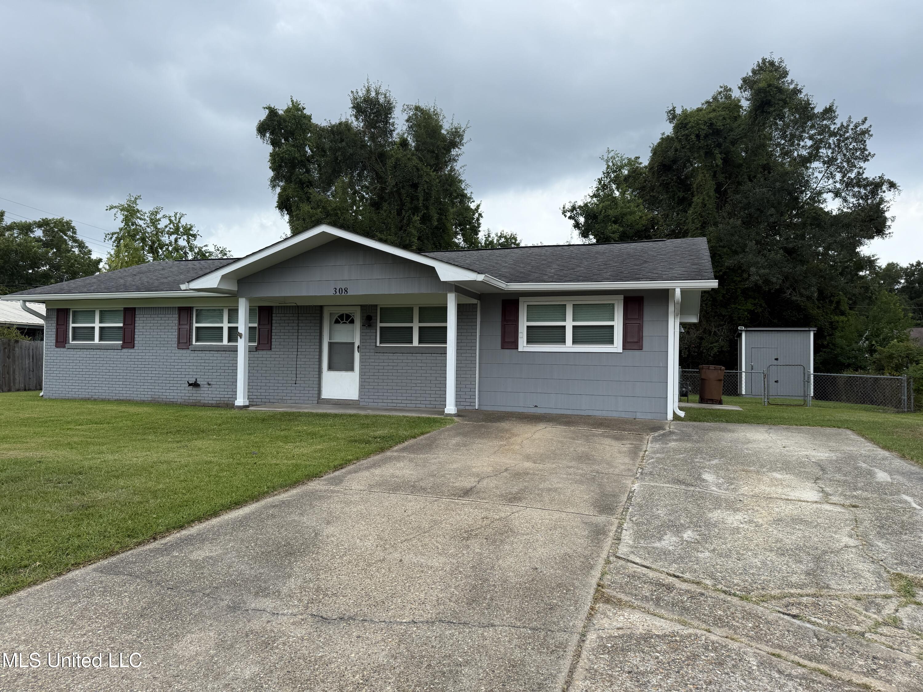 308 Meadowood Circle Property Photo 1