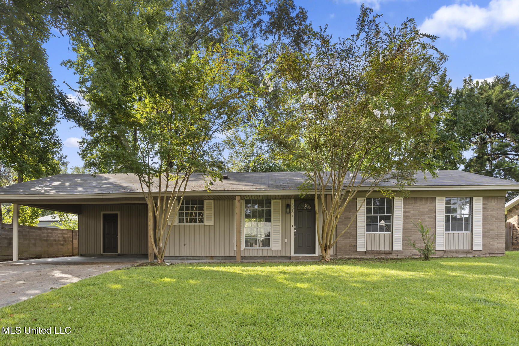 3537 Patterson Drive Property Photo 1