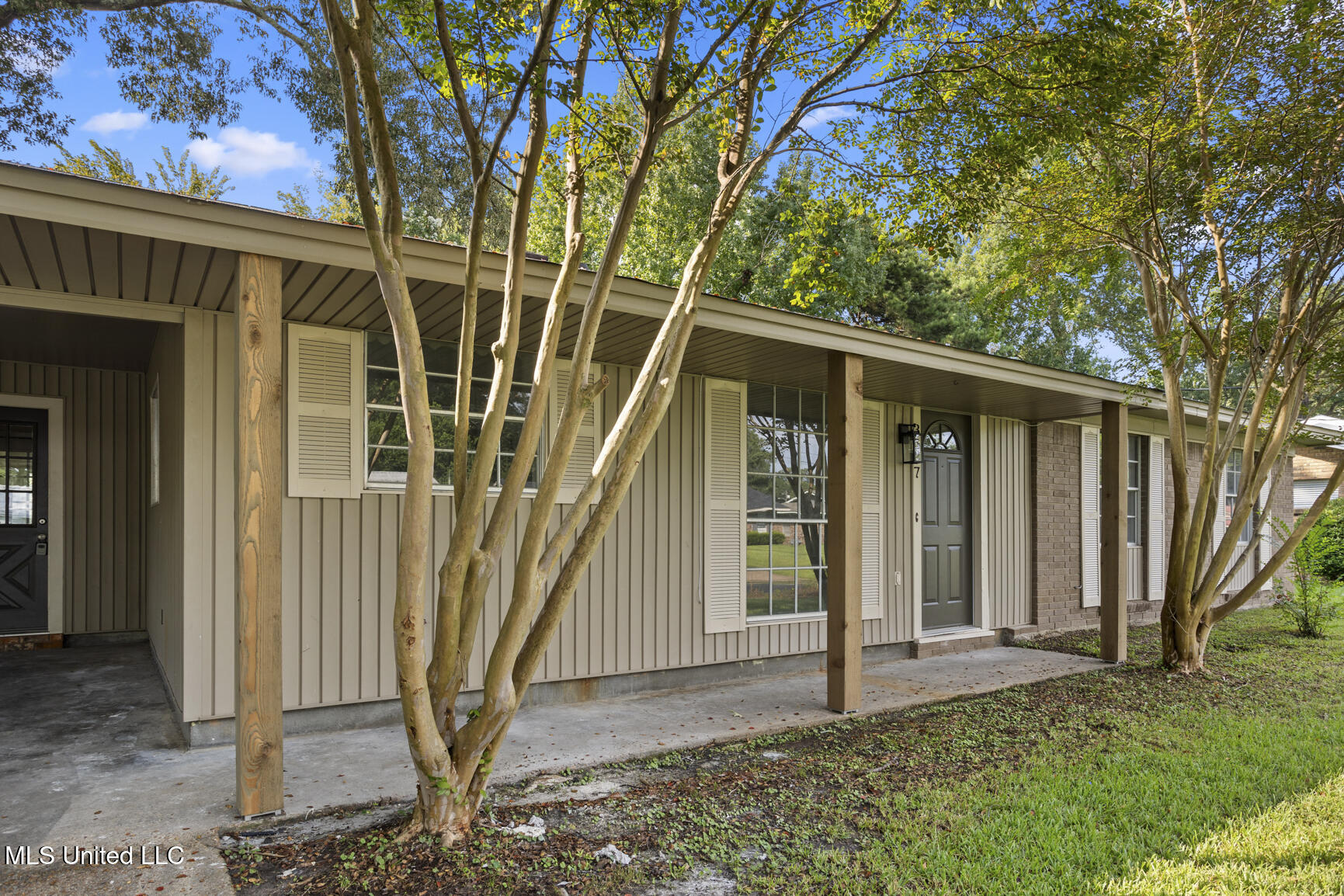 3537 Patterson Drive Property Photo 2