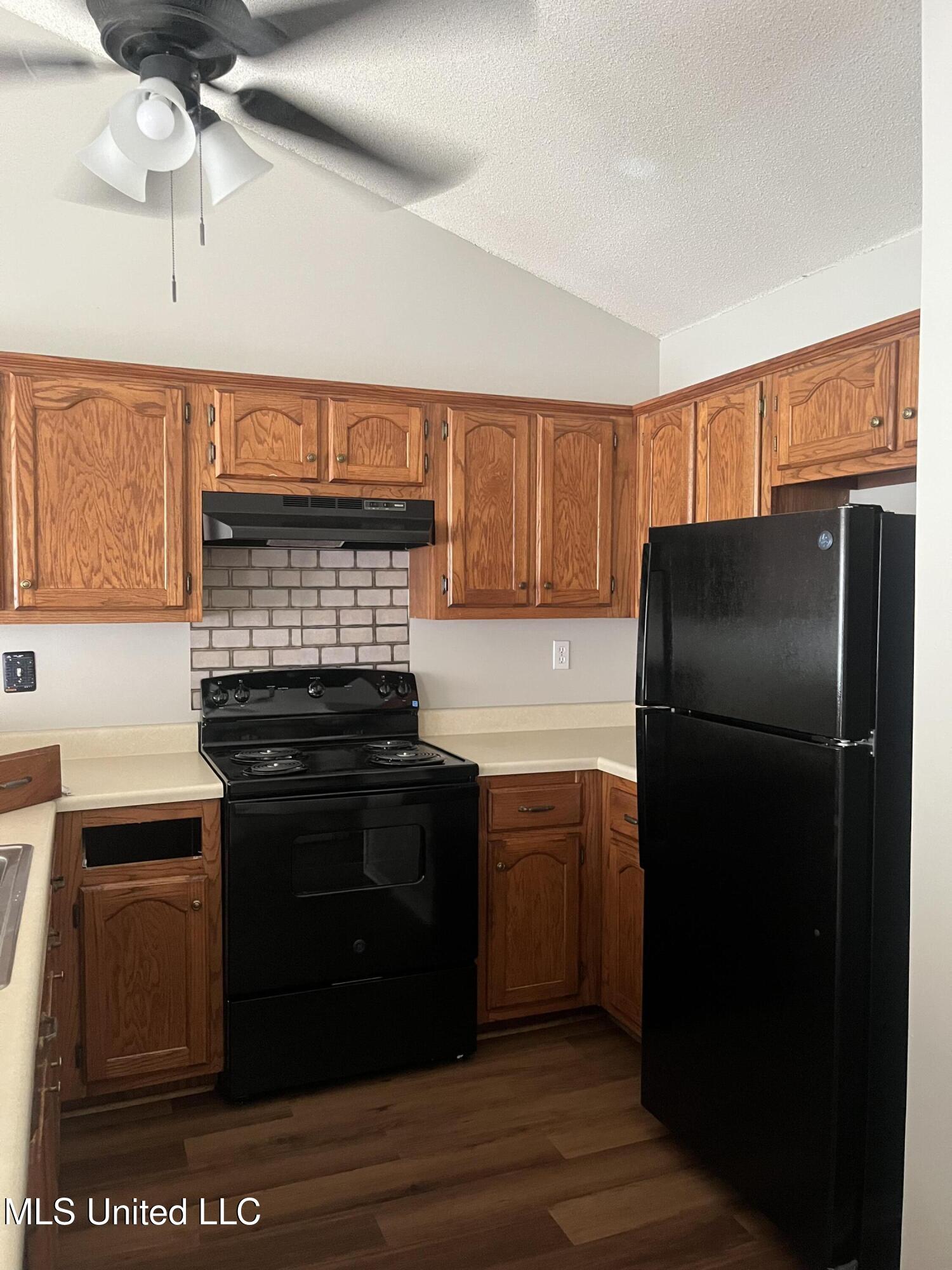 6741 Hunters Crossing Property Photo 3