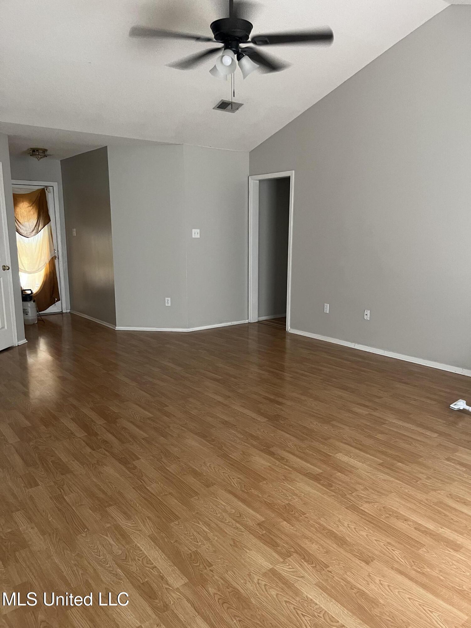 6741 Hunters Crossing Property Photo 6