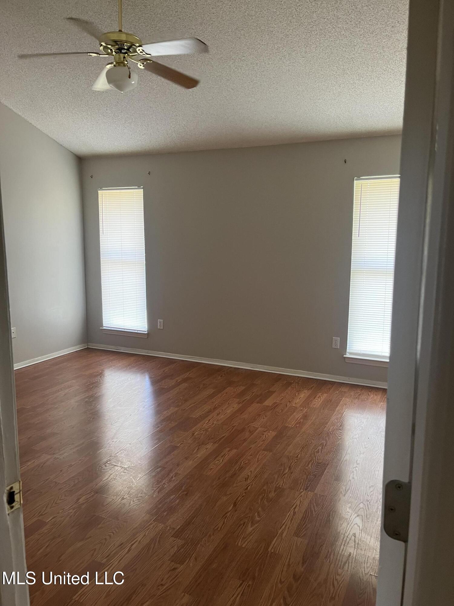 6741 Hunters Crossing Property Photo 7