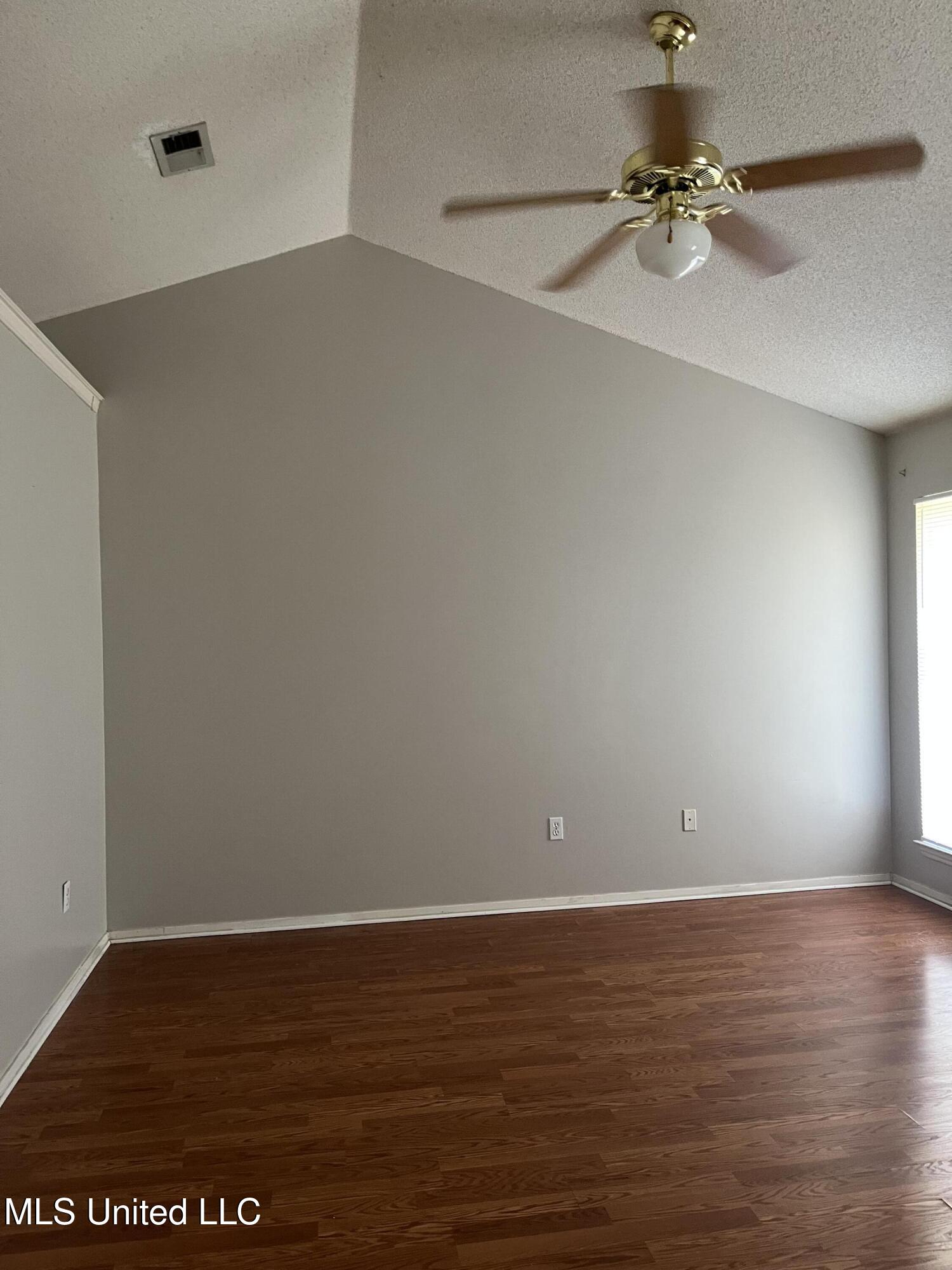 6741 Hunters Crossing Property Photo 8