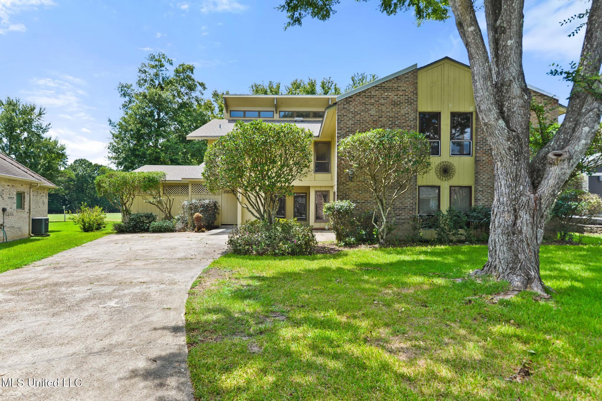 687 Oahu Street Property Photo 1