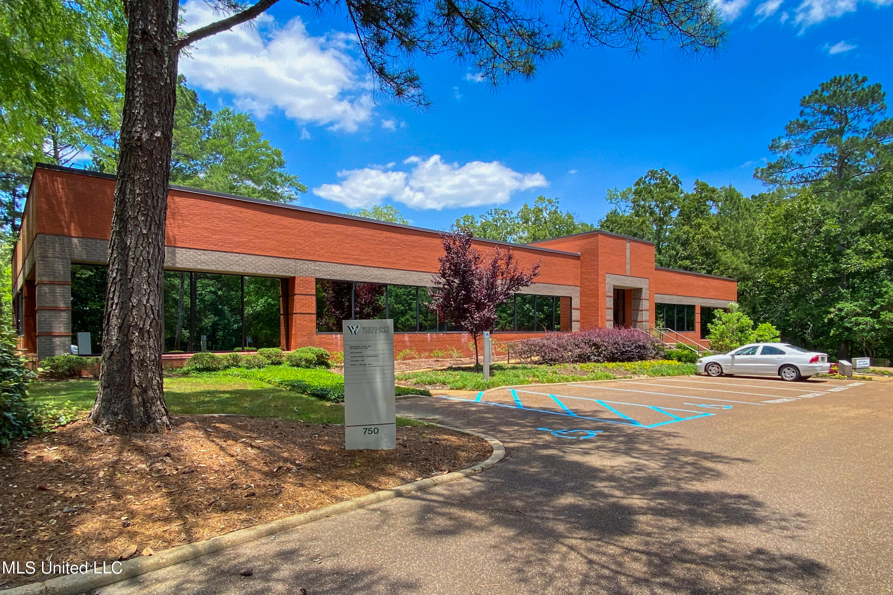 750 Woodlands Parkway Property Photo 3