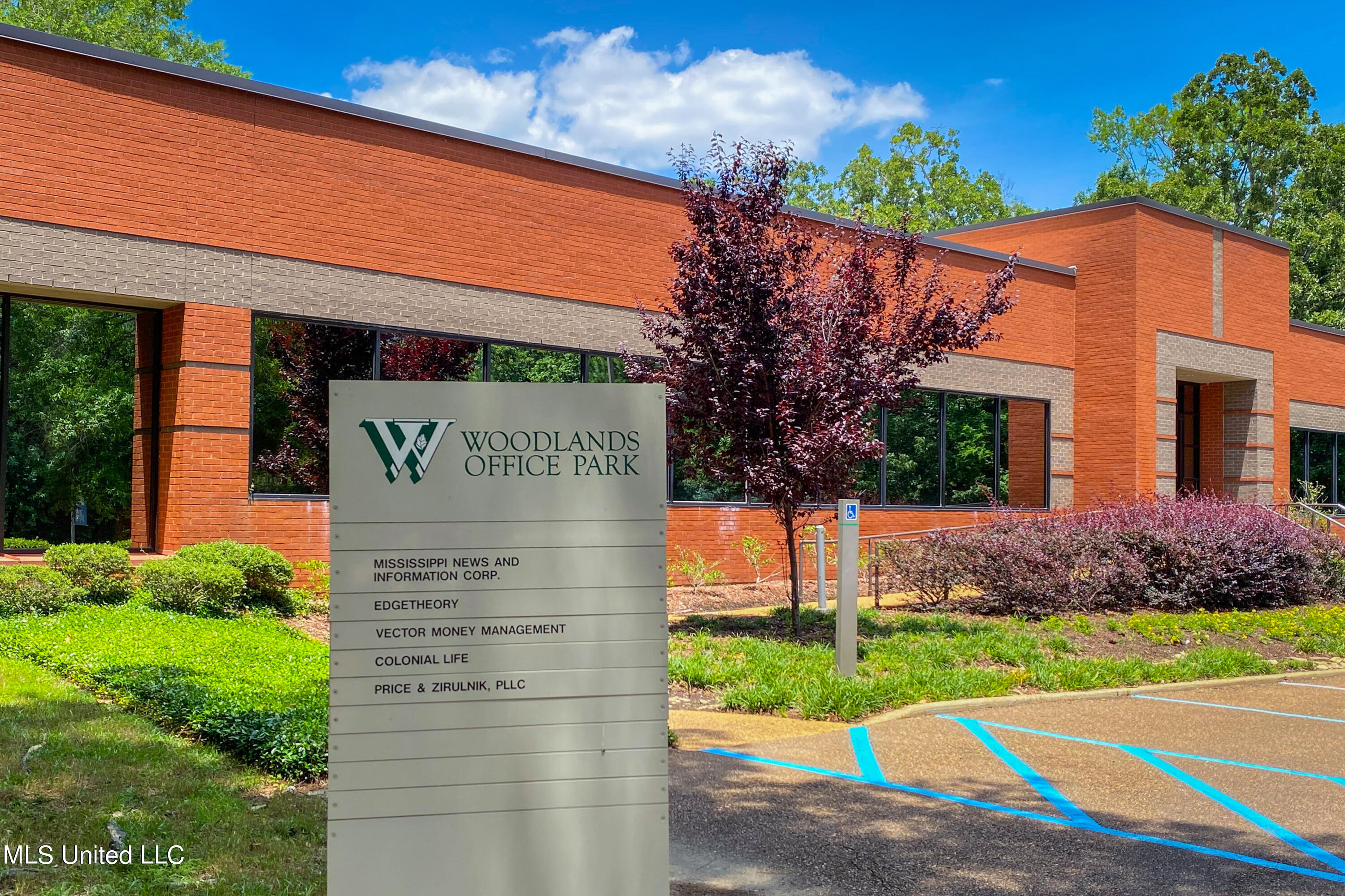 750 Woodlands Parkway Property Photo 4