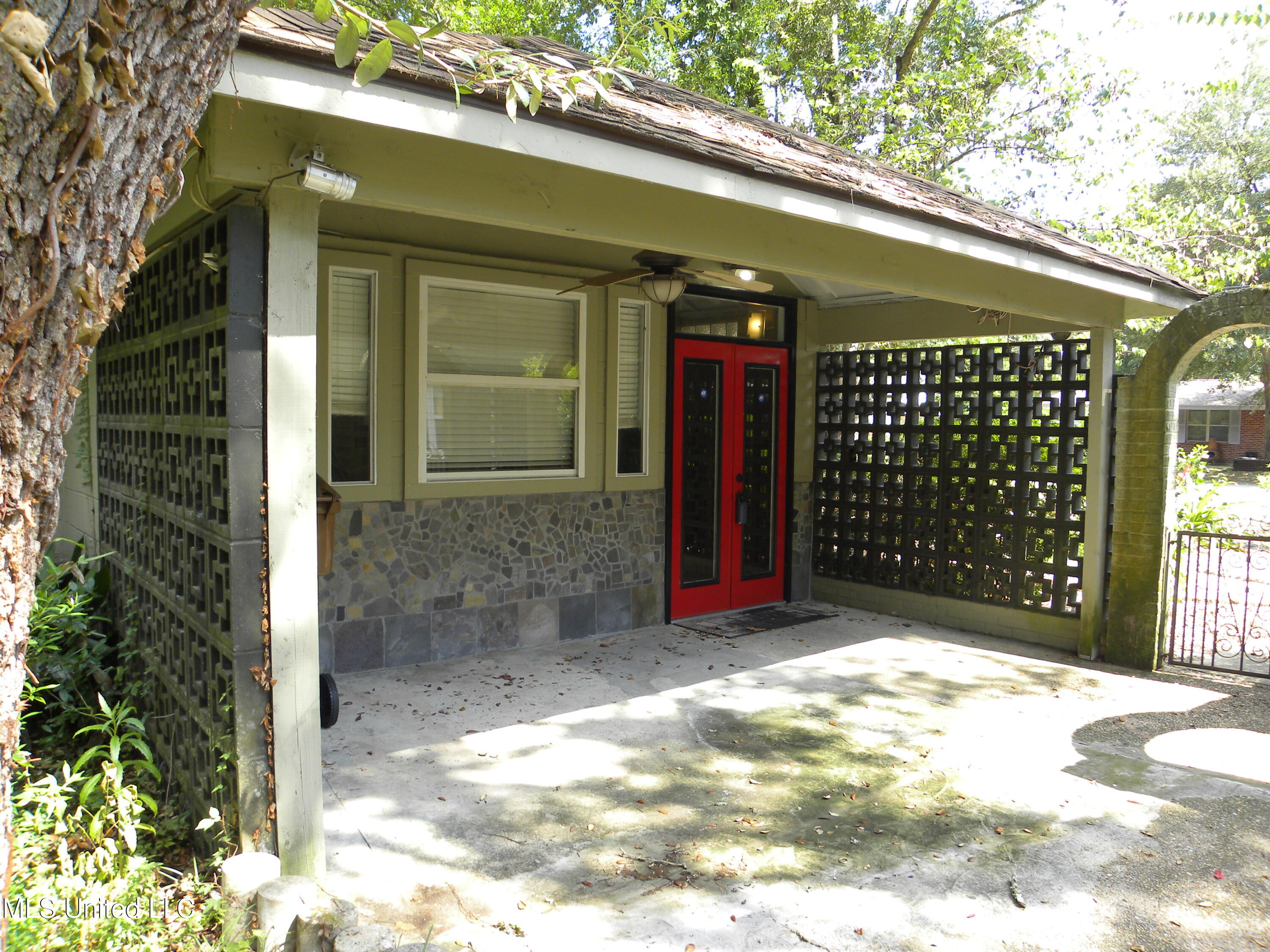 2096 Pat Lane Property Photo 2