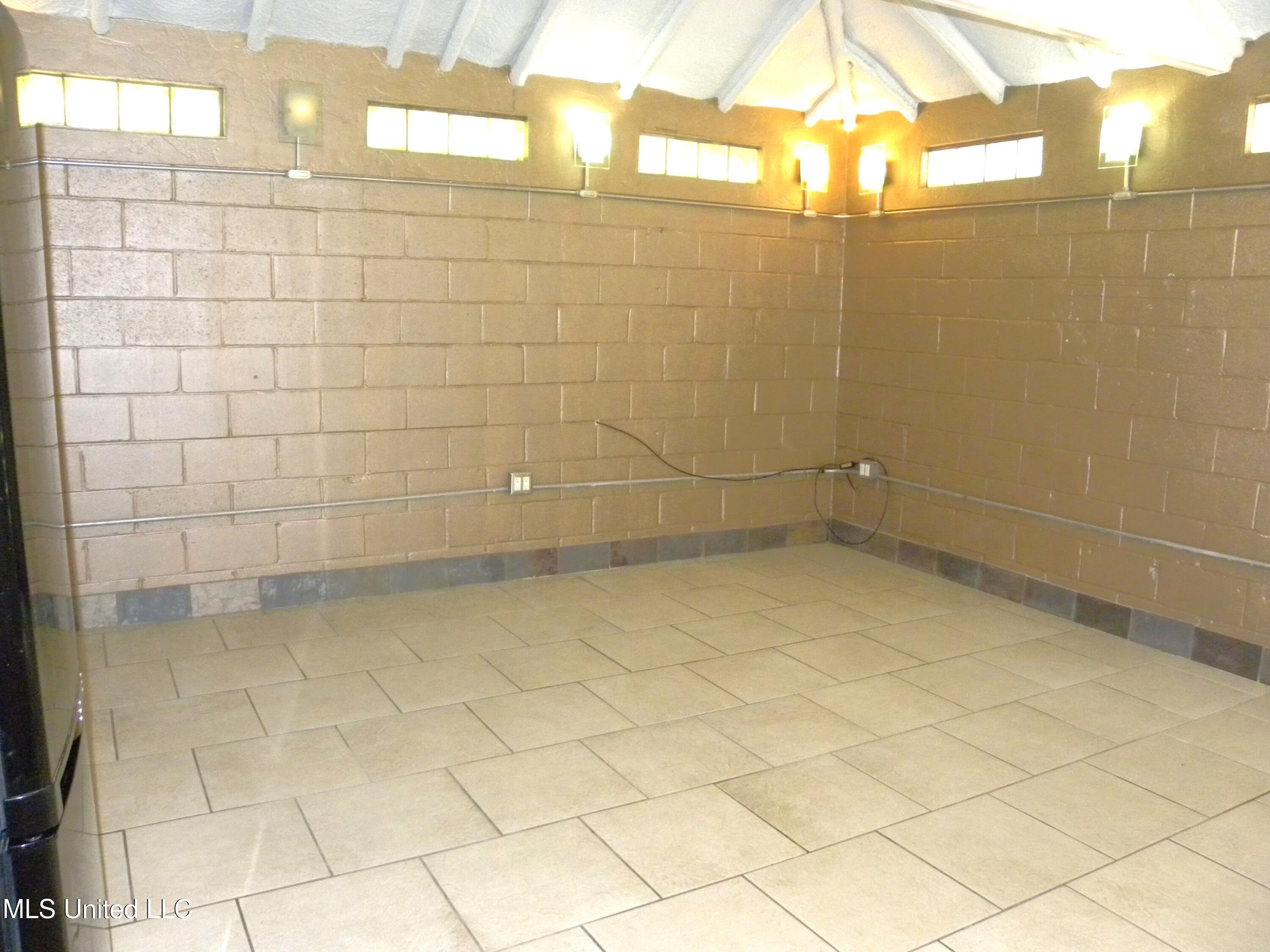 2096 Pat Lane Property Photo 5