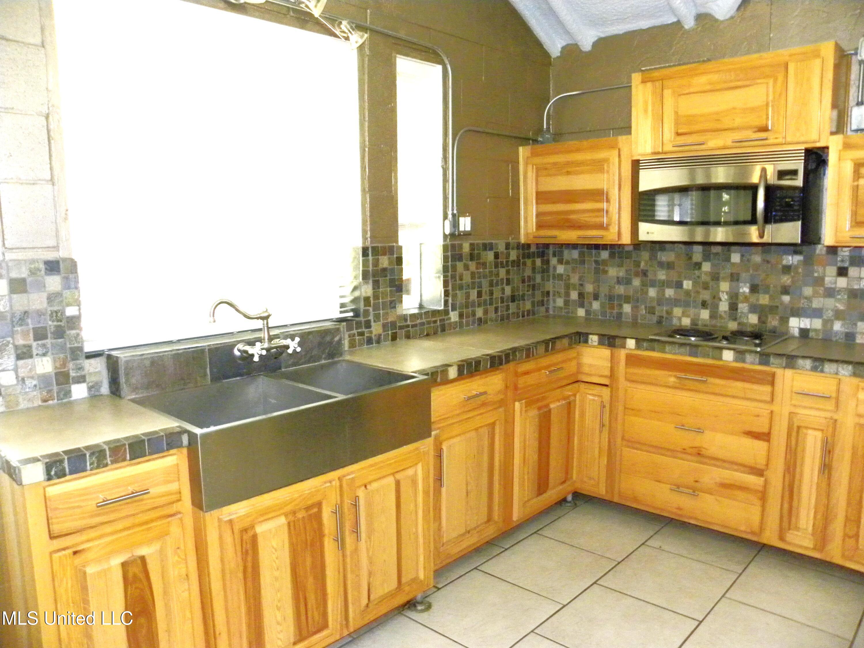 2096 Pat Lane Property Photo 7