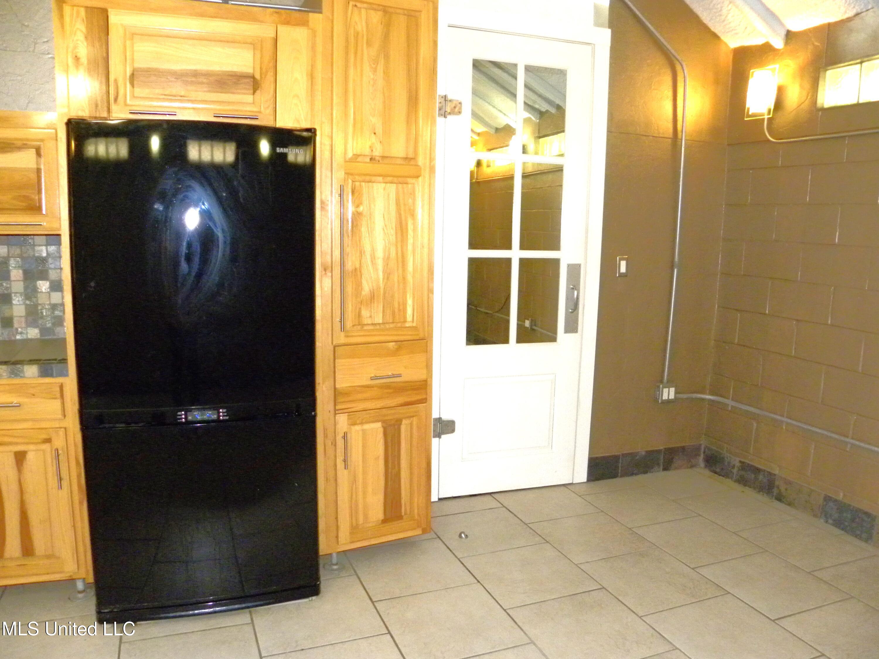 2096 Pat Lane Property Photo 9