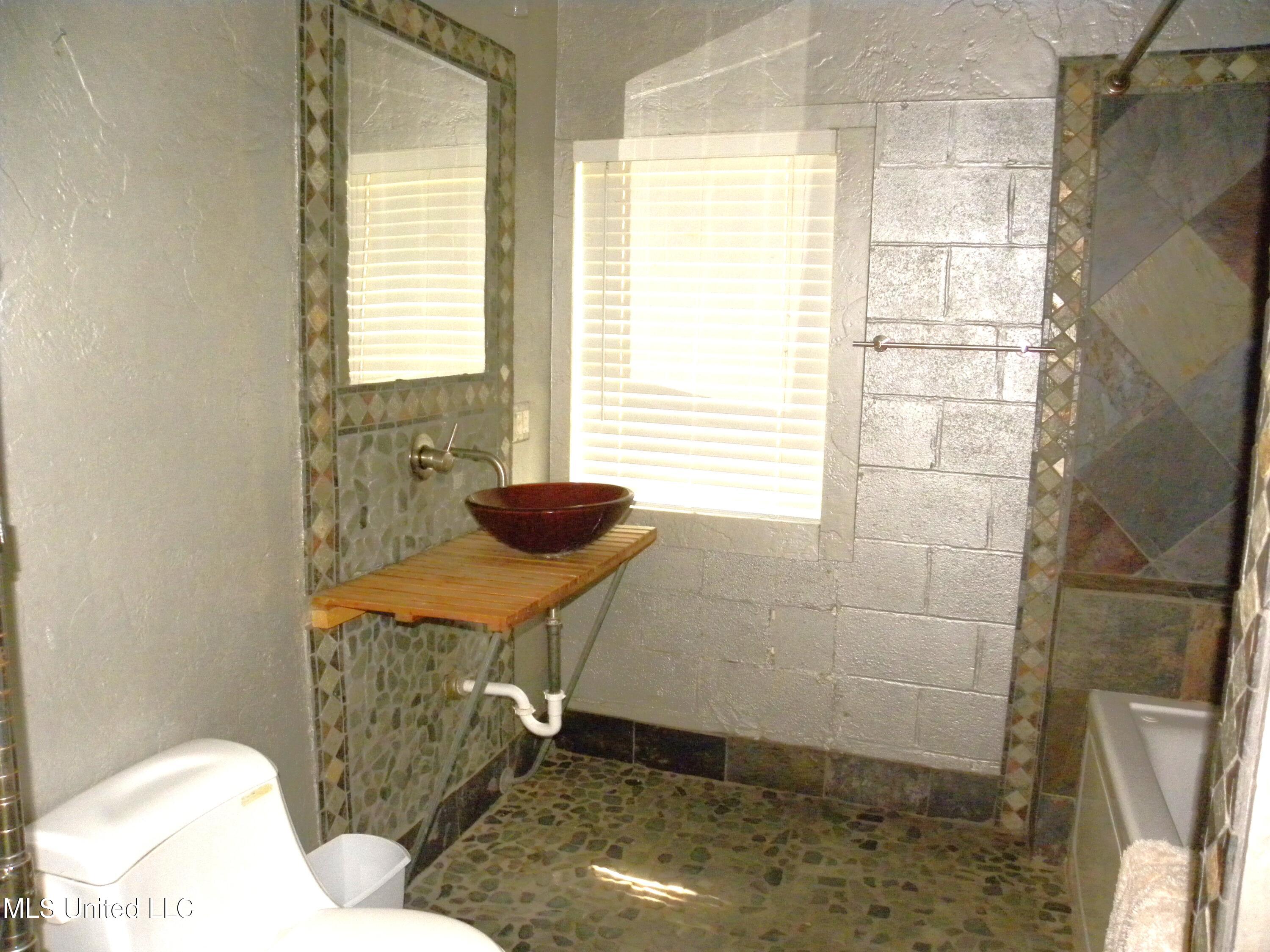 2096 Pat Lane Property Photo 13