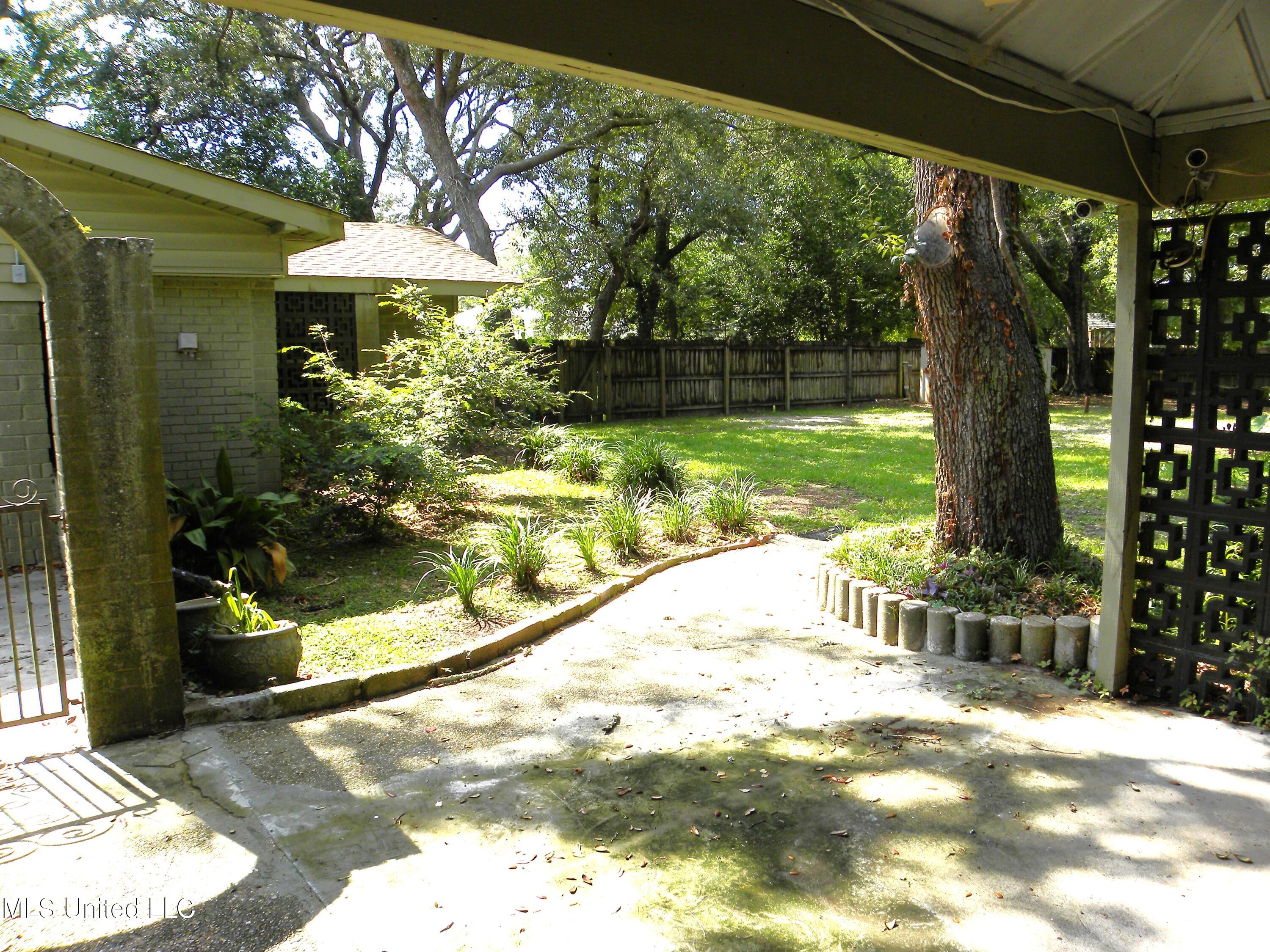 2096 Pat Lane Property Photo 18