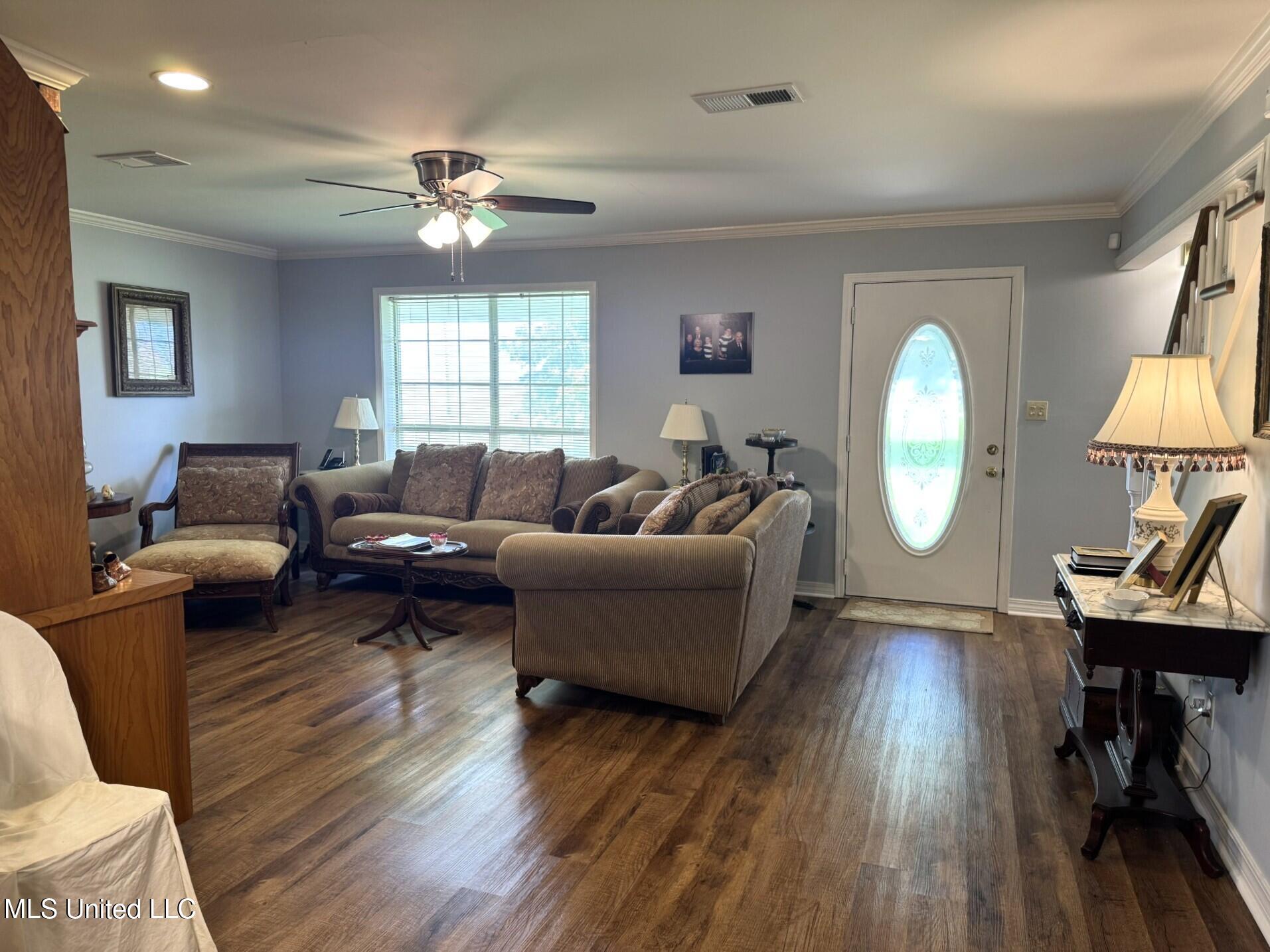 1603 Highway 568 Property Photo 4