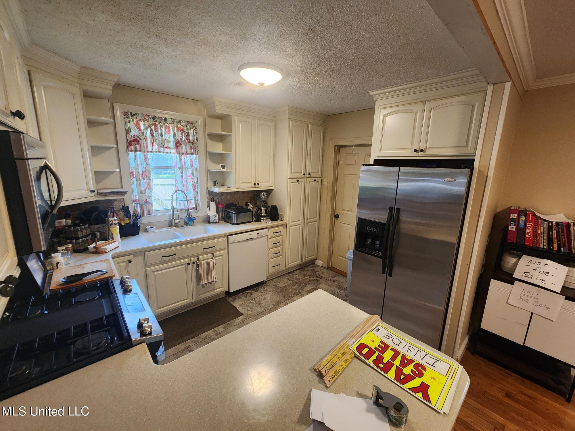 301 Hopson Street Property Photo 6