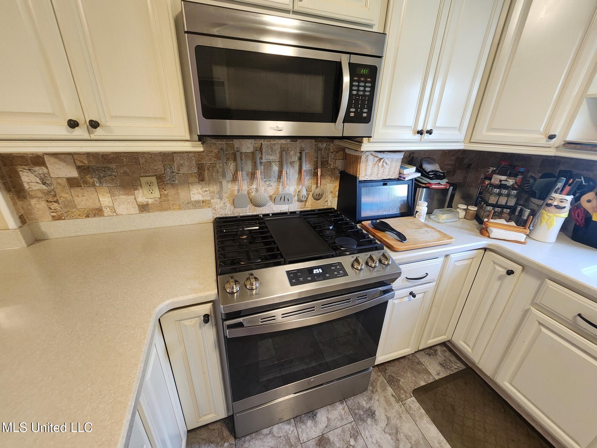 301 Hopson Street Property Photo 7