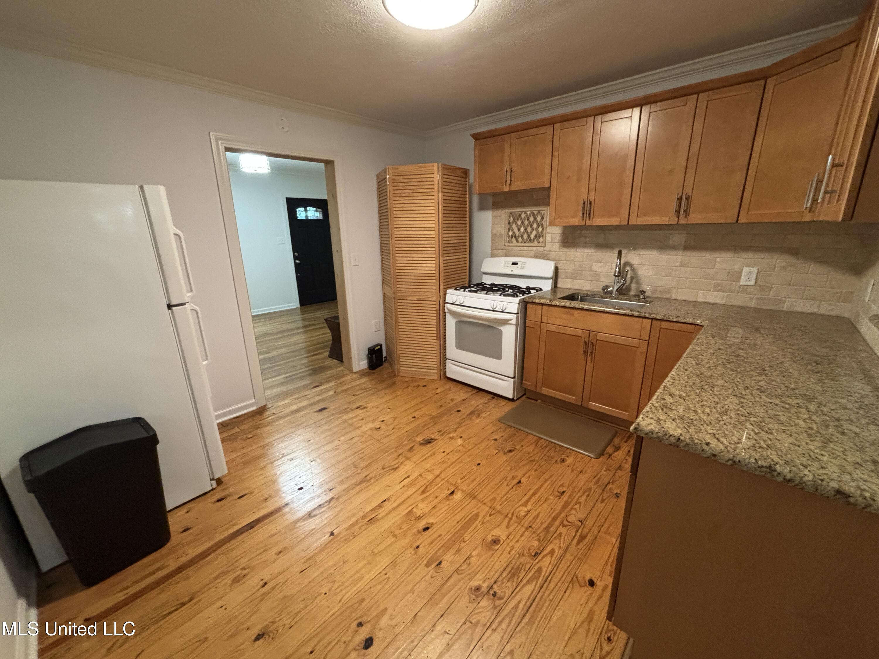 265 Lamar Street Property Photo 17