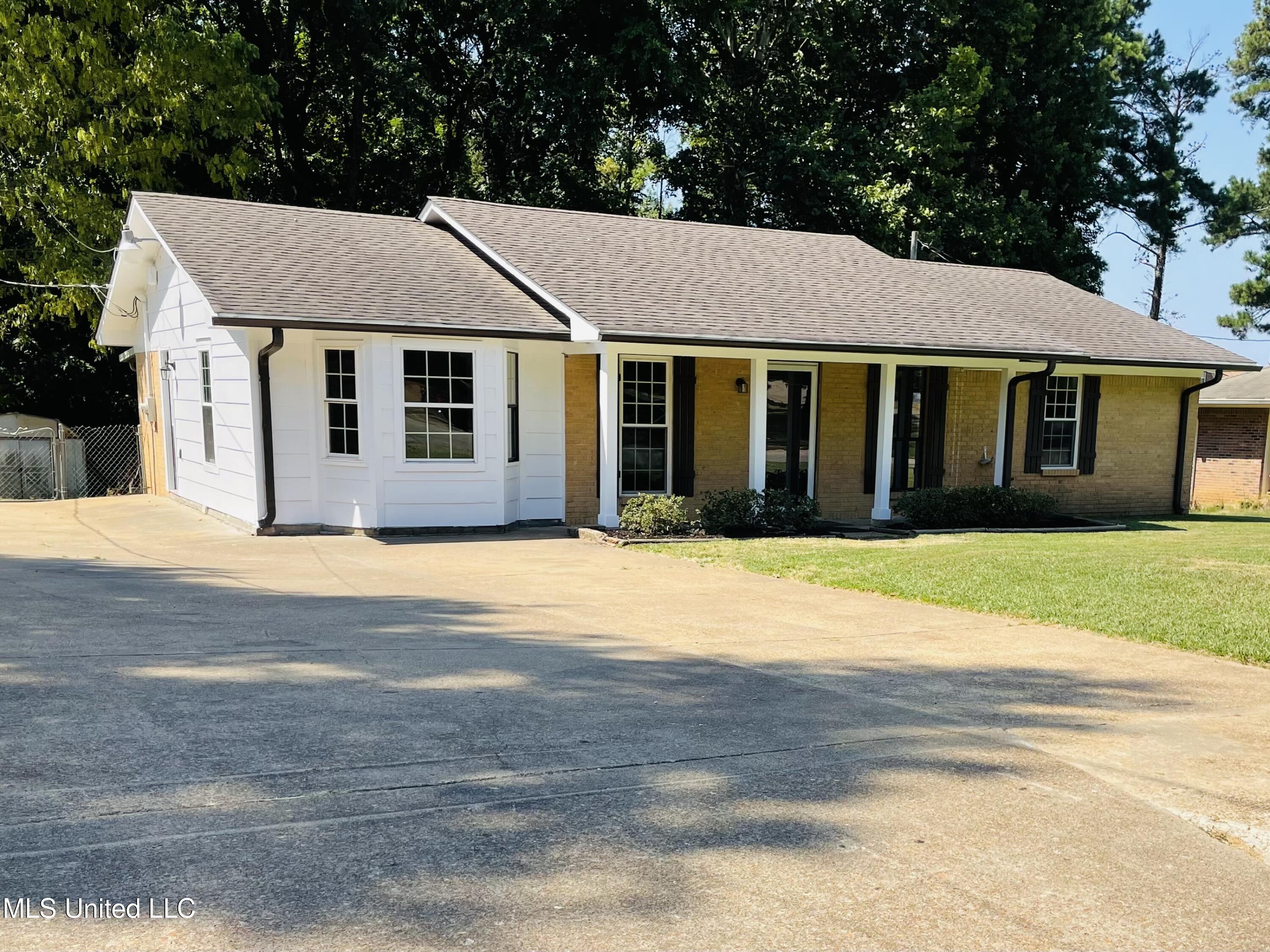 10791 Chateau Drive Drive Property Photo 1
