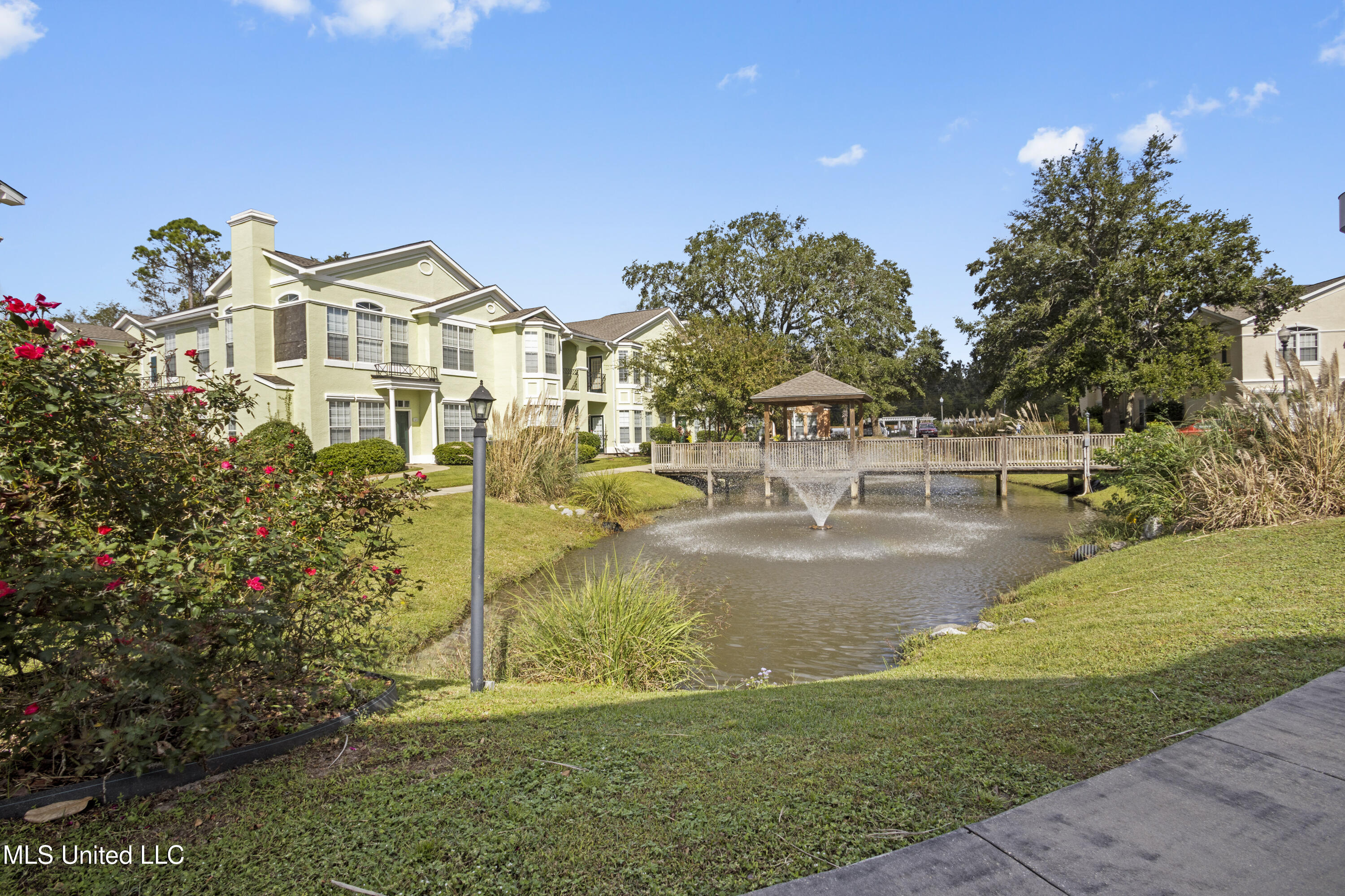 2252 Beach Drive Property Photo 1