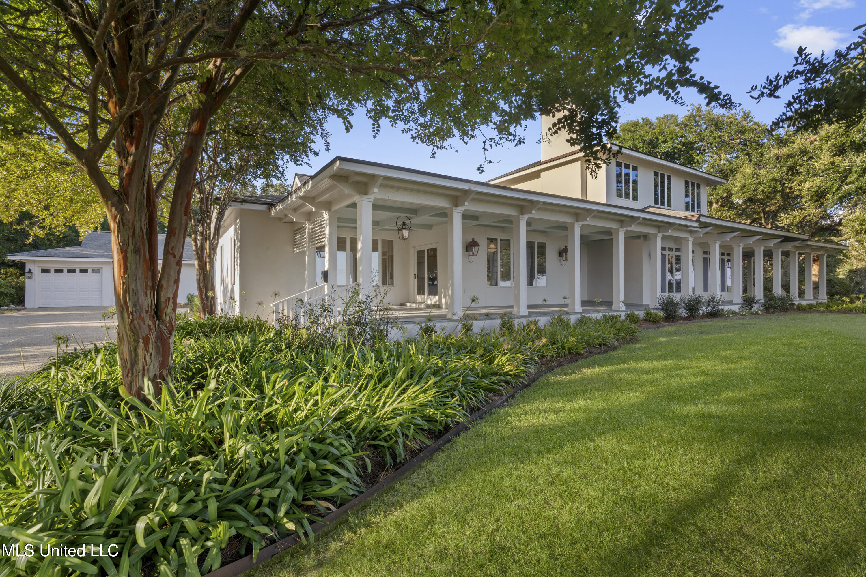 3007 Beach Boulevard Property Photo 1