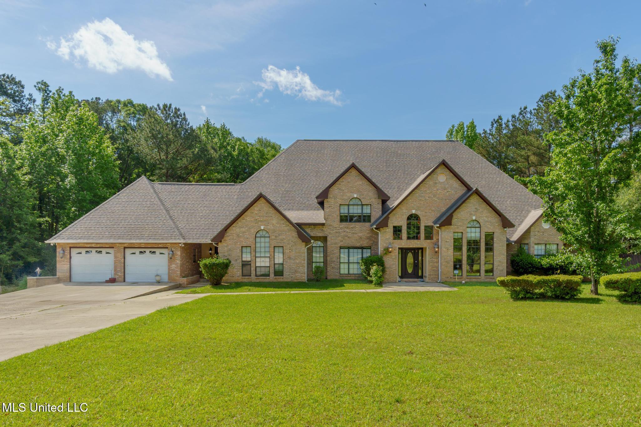 5562 N Williamsburg Road Property Photo 1