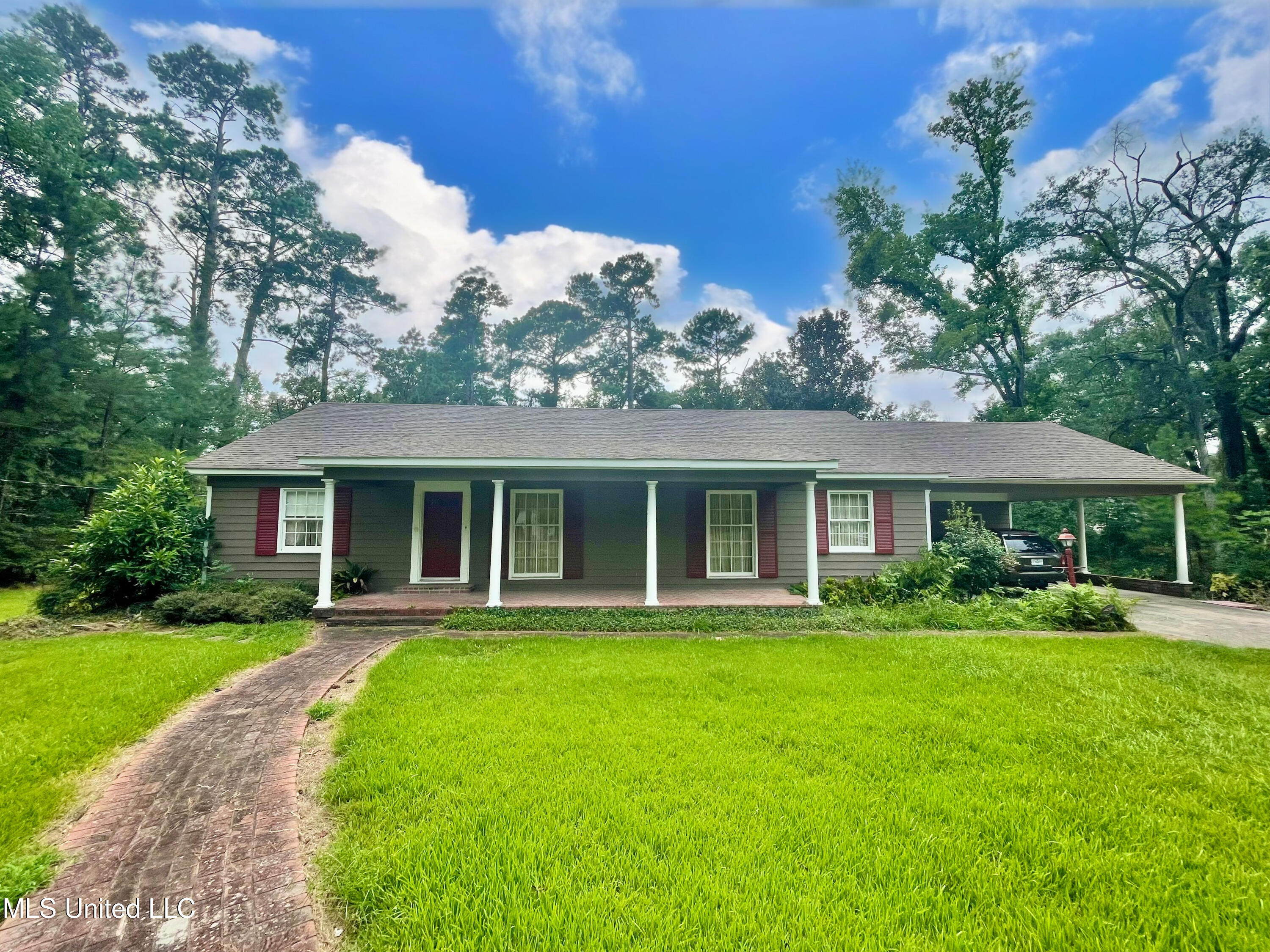 114 Dogwood Drive Property Photo 1