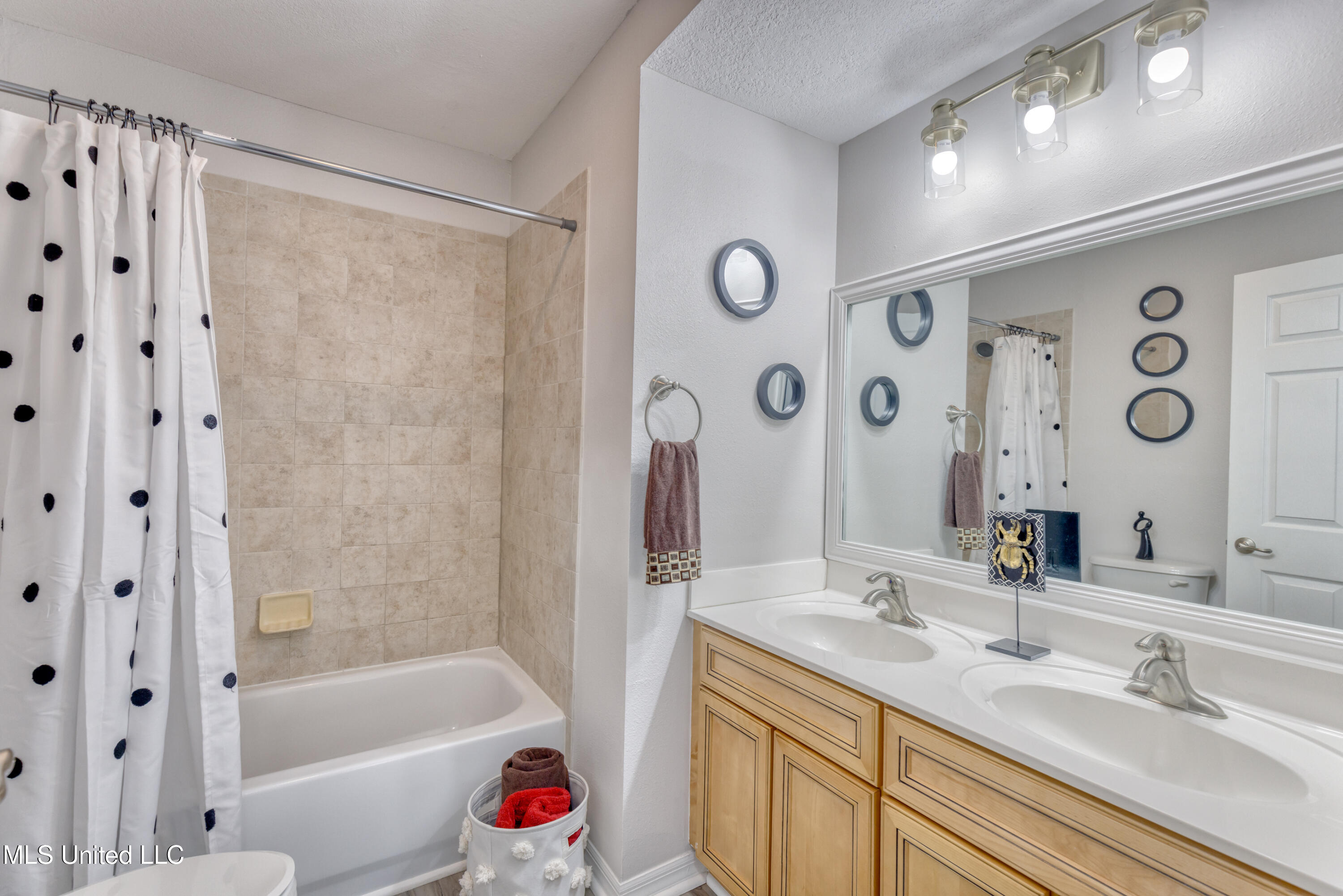 1282 Beach Boulevard Property Photo 8