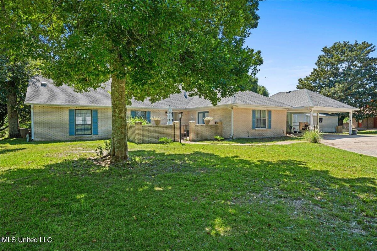 1509 Oak Leaf Circle Property Photo 1