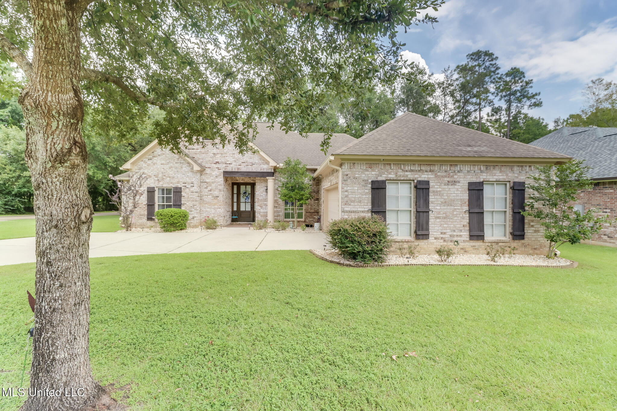 7334 N Aberdeen Drive Property Photo 1