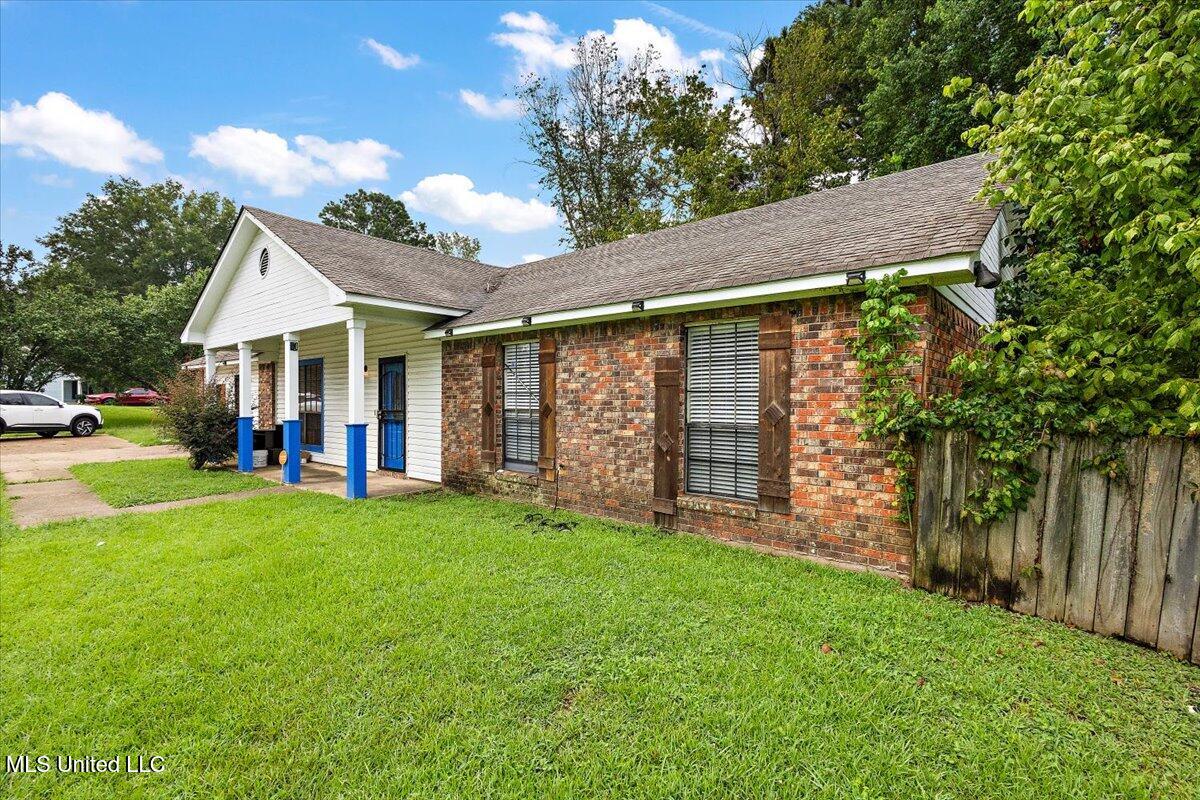 5001 Raintree Drive Property Photo 2