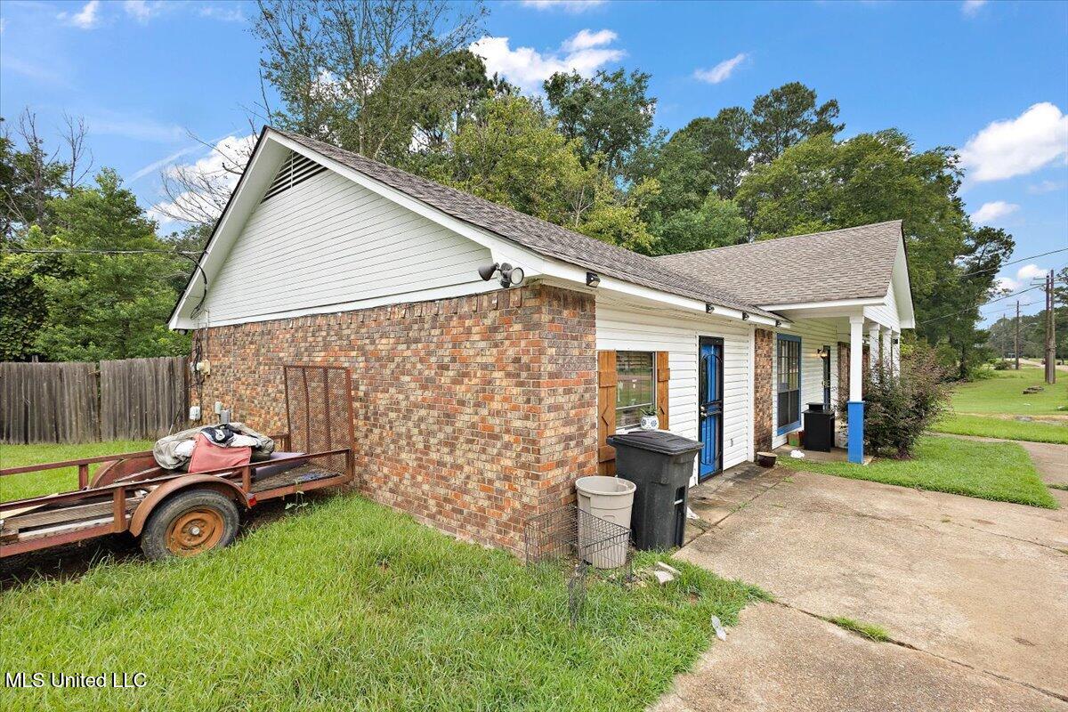 5001 Raintree Drive Property Photo 3