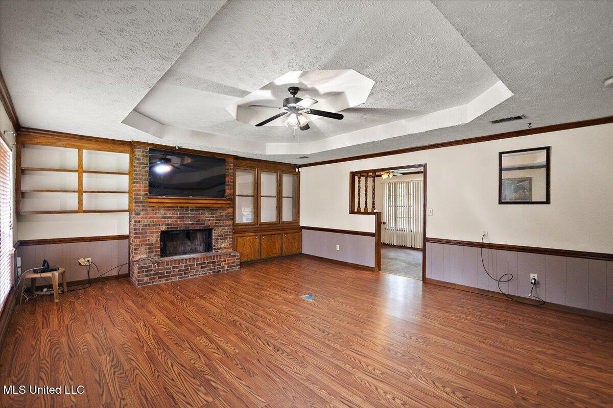 5001 Raintree Drive Property Photo 6